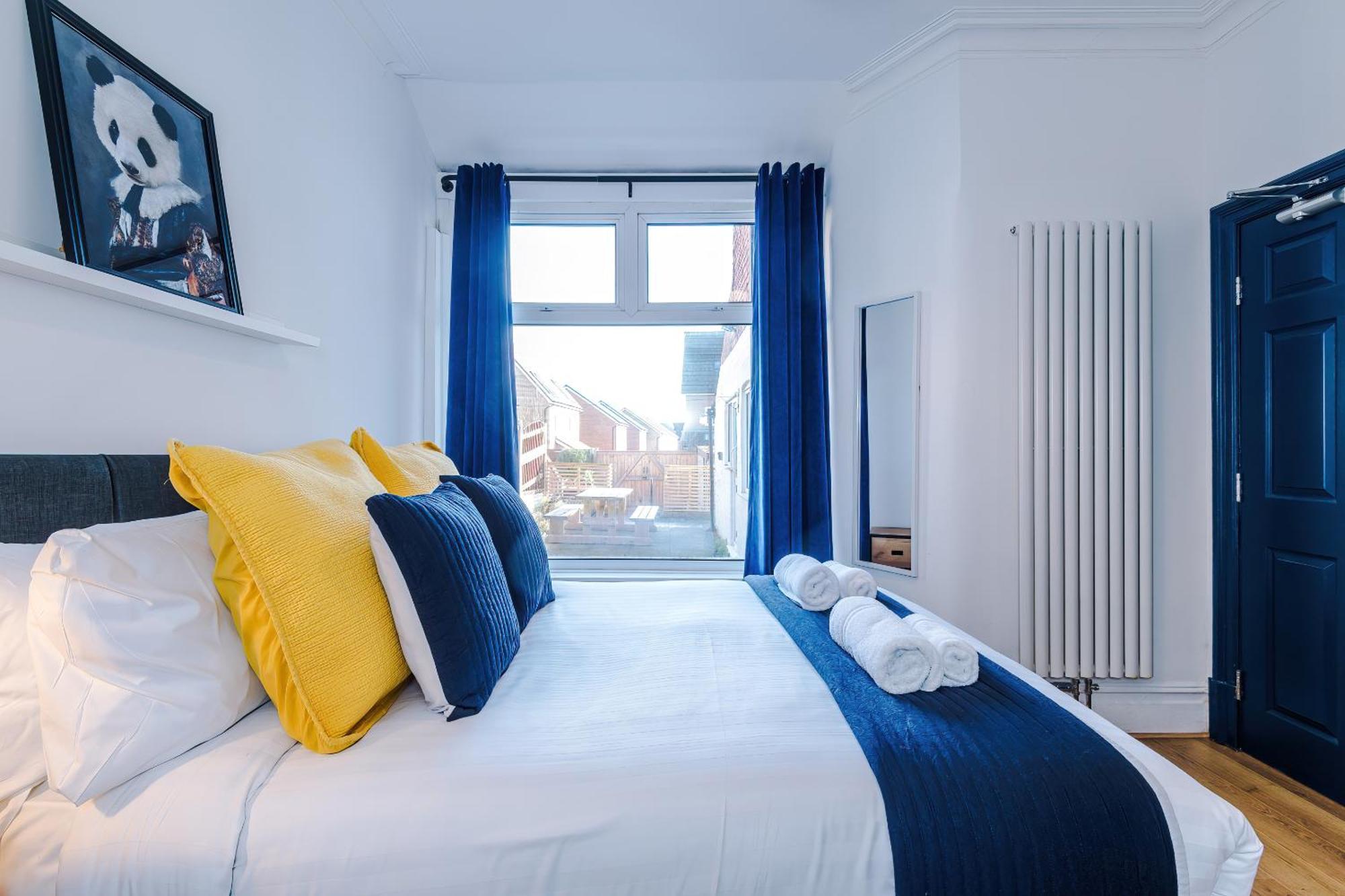 Barton House - Sleeping 10 * Manchester