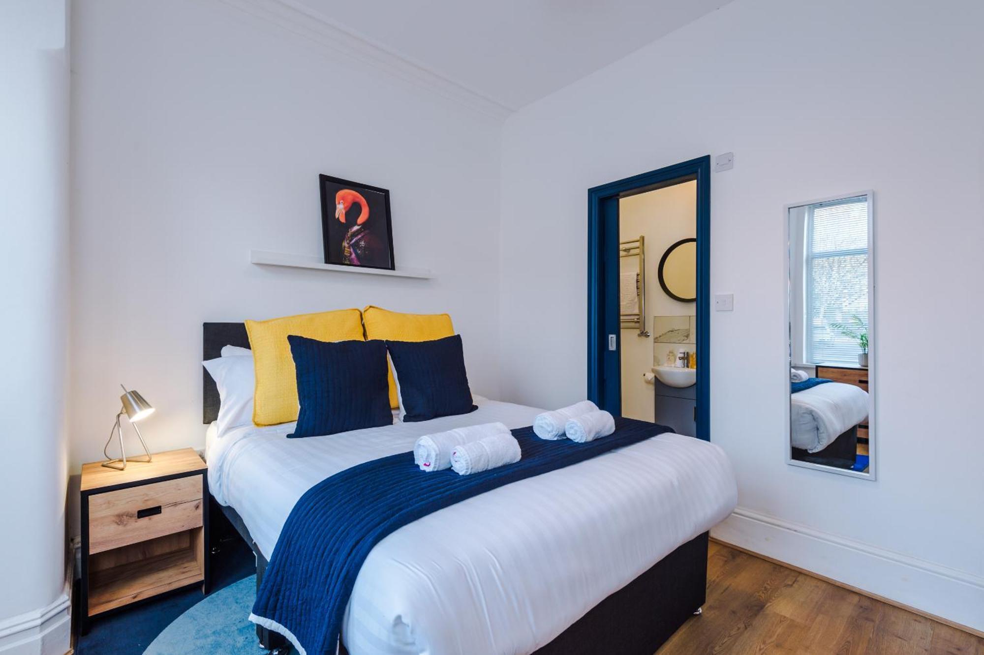 Barton House - Sleeping 10 Vakantiehuis Manchester