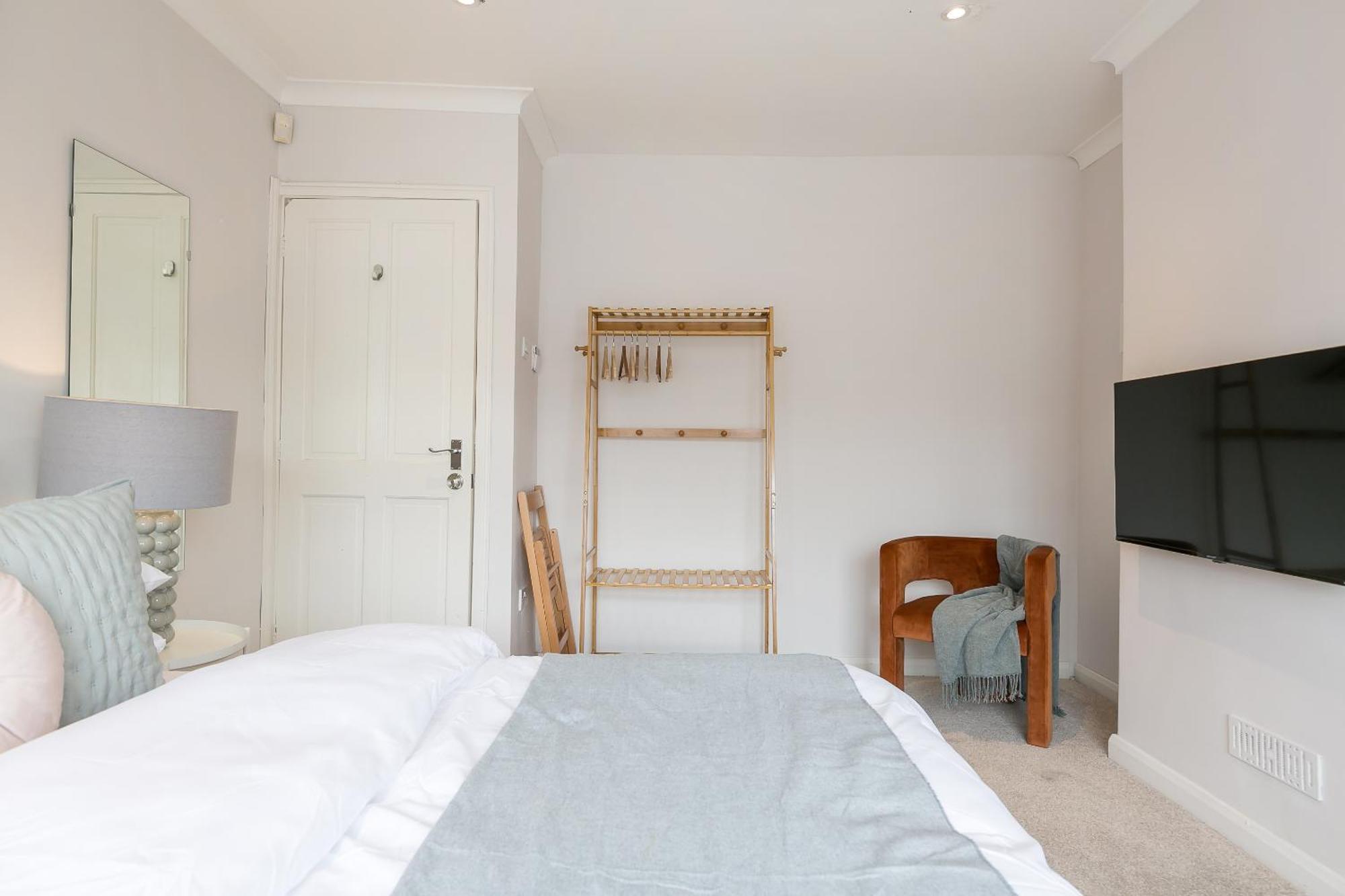 Spacious 4 Bedroom - Sleeps 8 Vakantiehuis