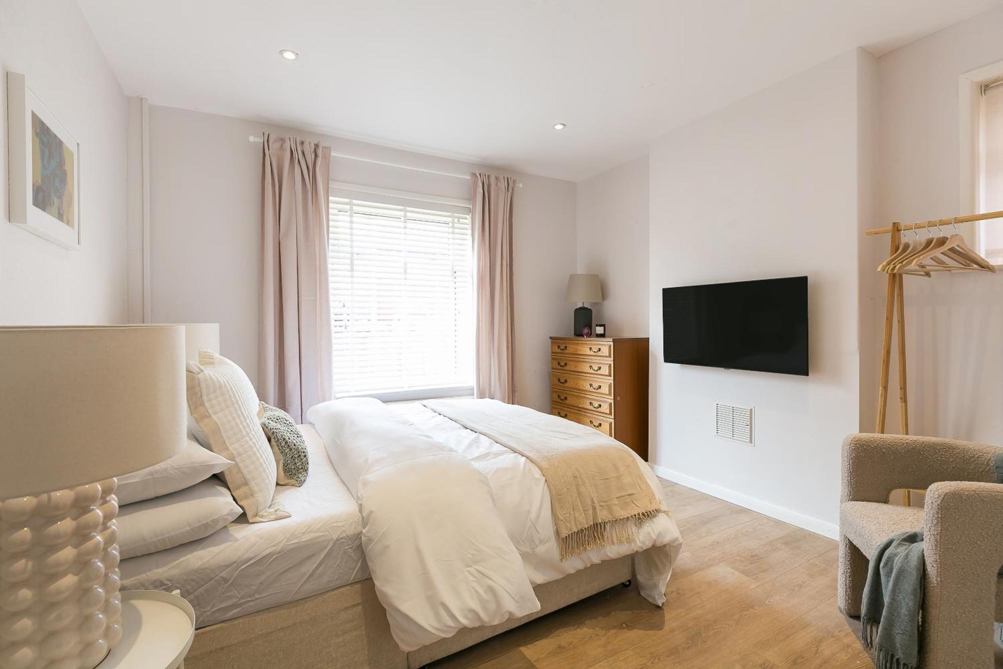 Spacious 4 Bedroom - Sleeps 8 Vakantiehuis *
