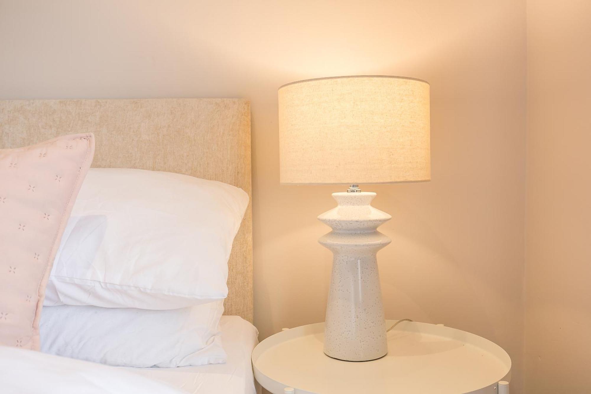 Spacious 4 Bedroom - Sleeps 8 *