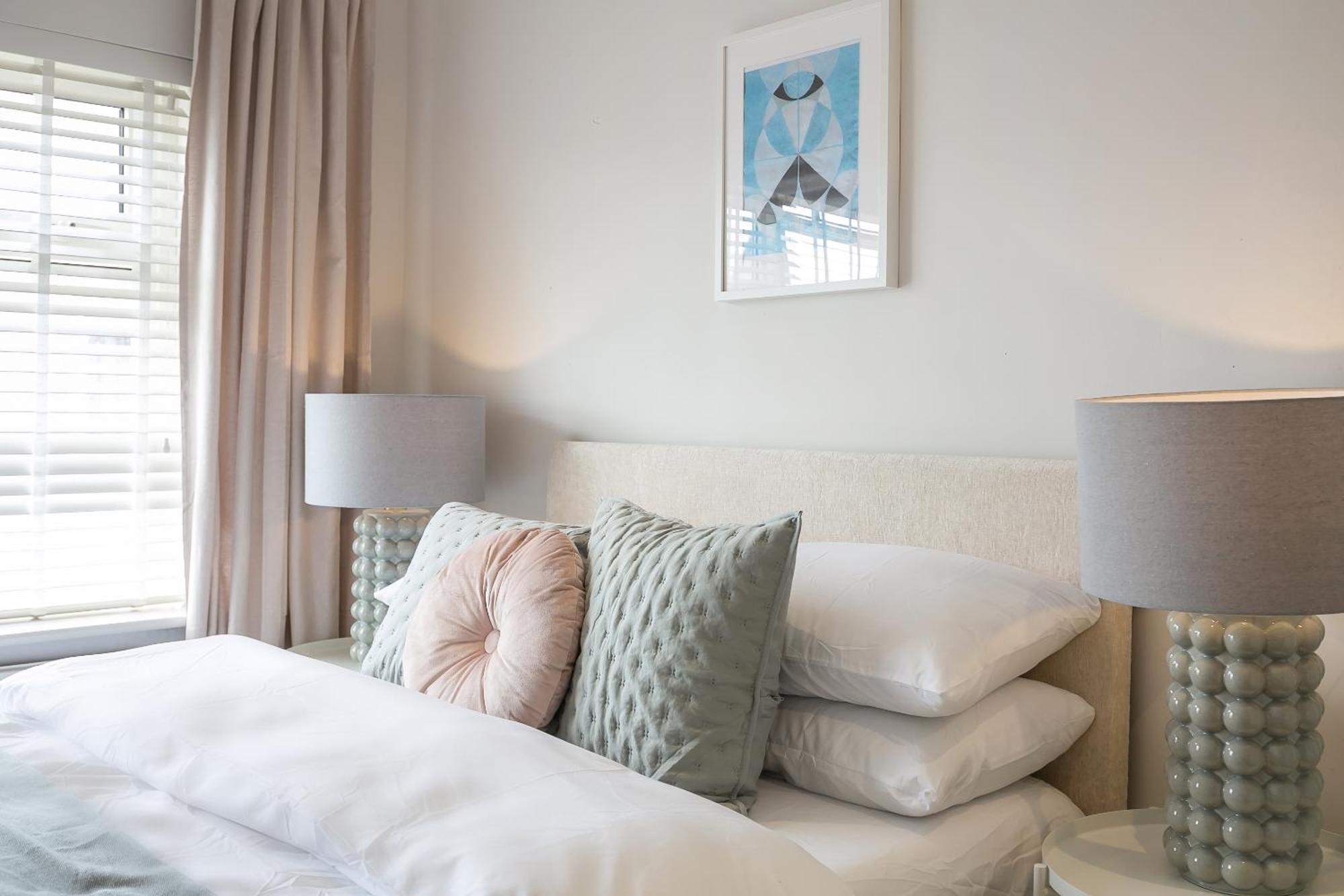 Spacious 4 Bedroom - Sleeps 8 * Manchester