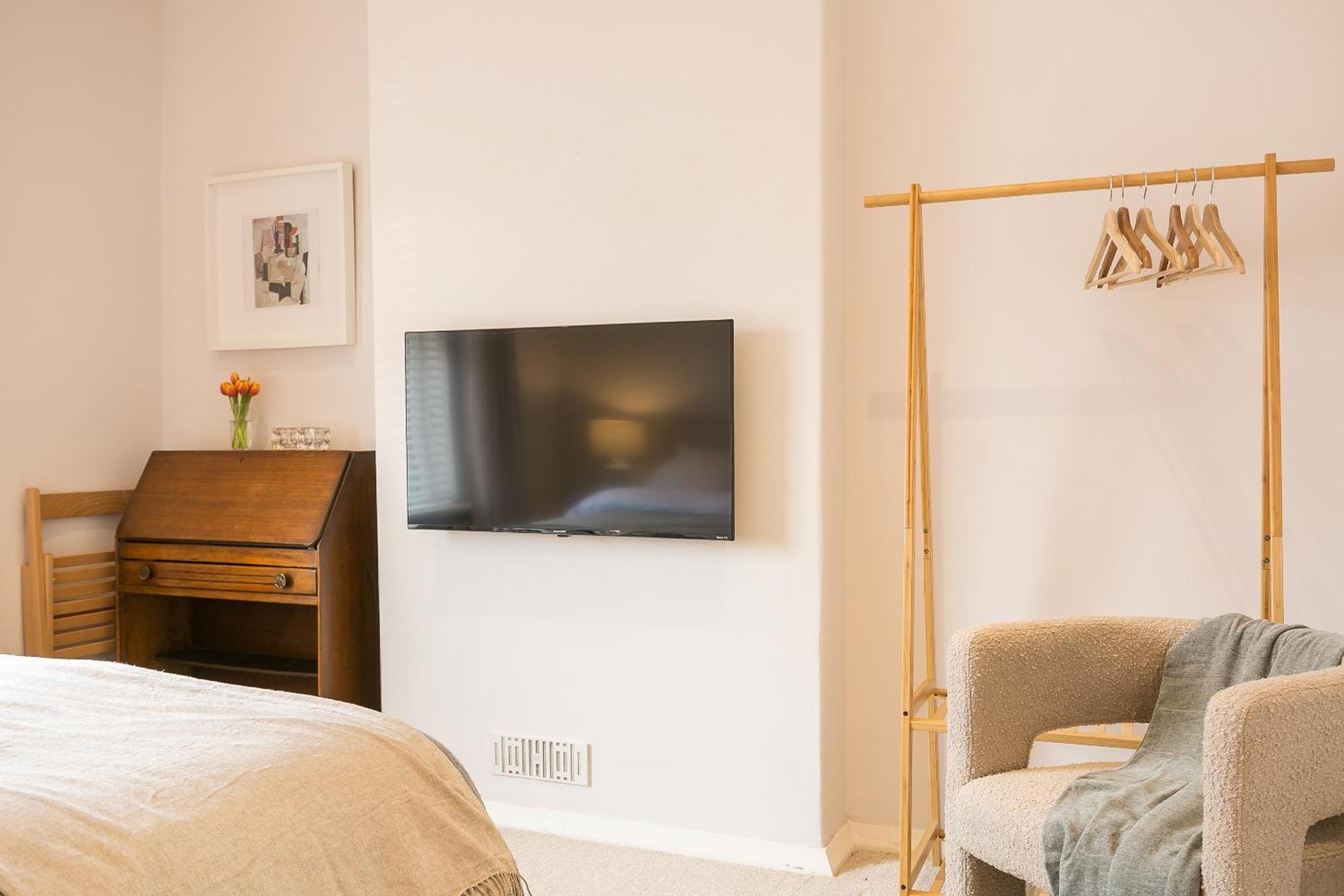 Vakantiehuis Spacious 4 Bedroom - Sleeps 8 Manchester