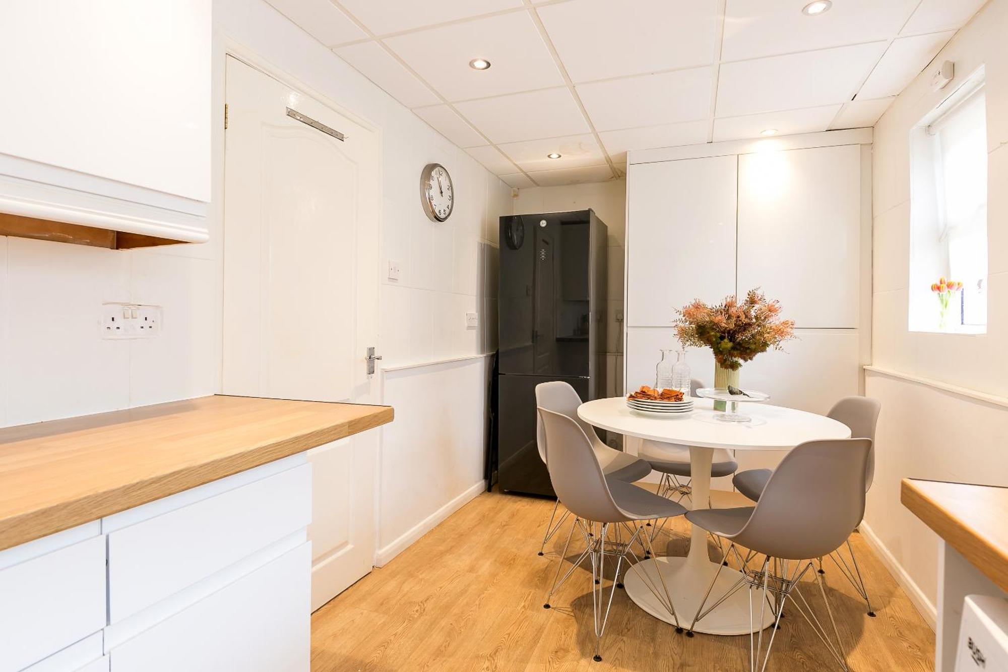 Spacious 4 Bedroom - Sleeps 8