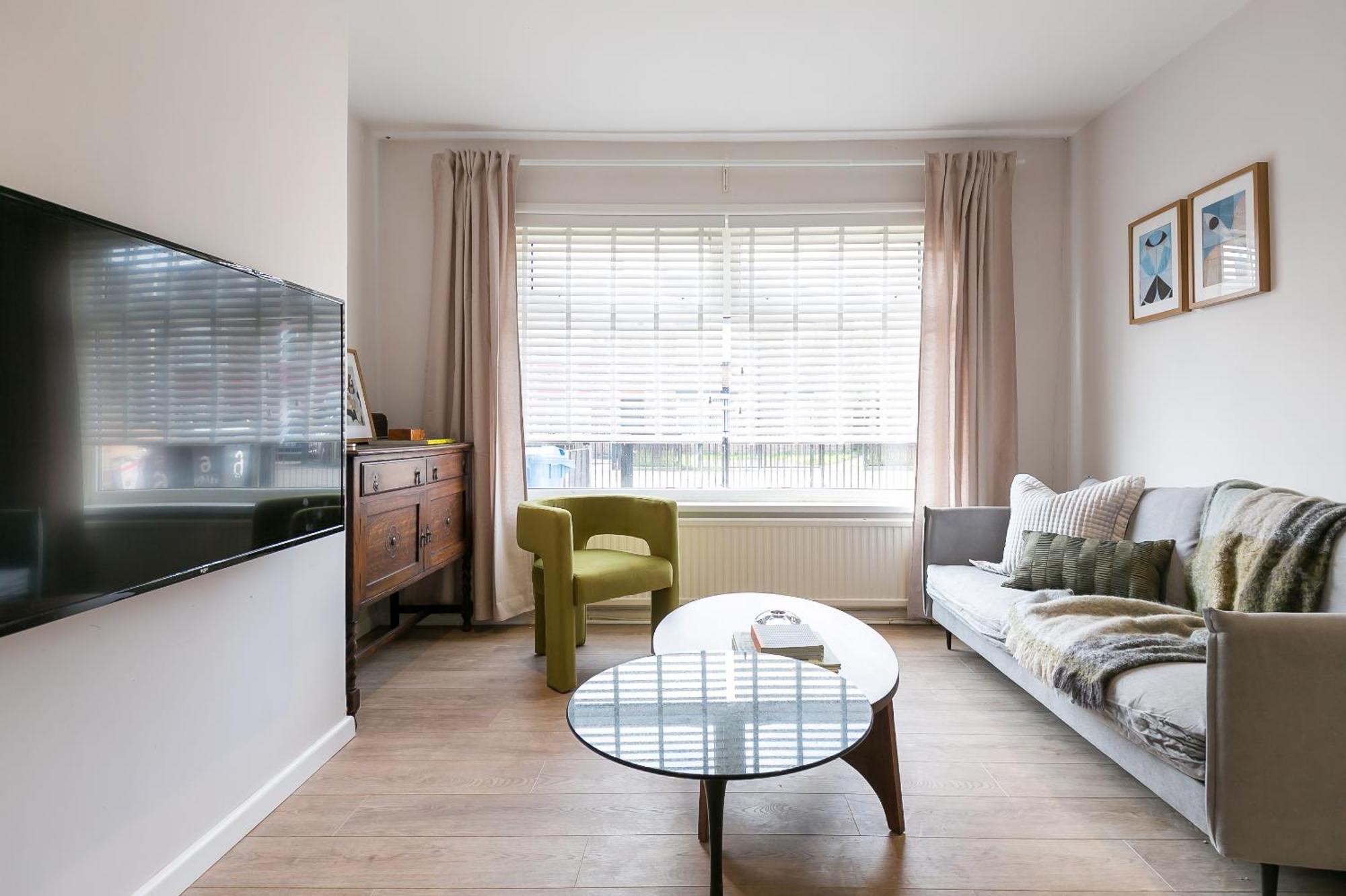 Vakantiehuis Spacious 4 Bedroom - Sleeps 8 Manchester
