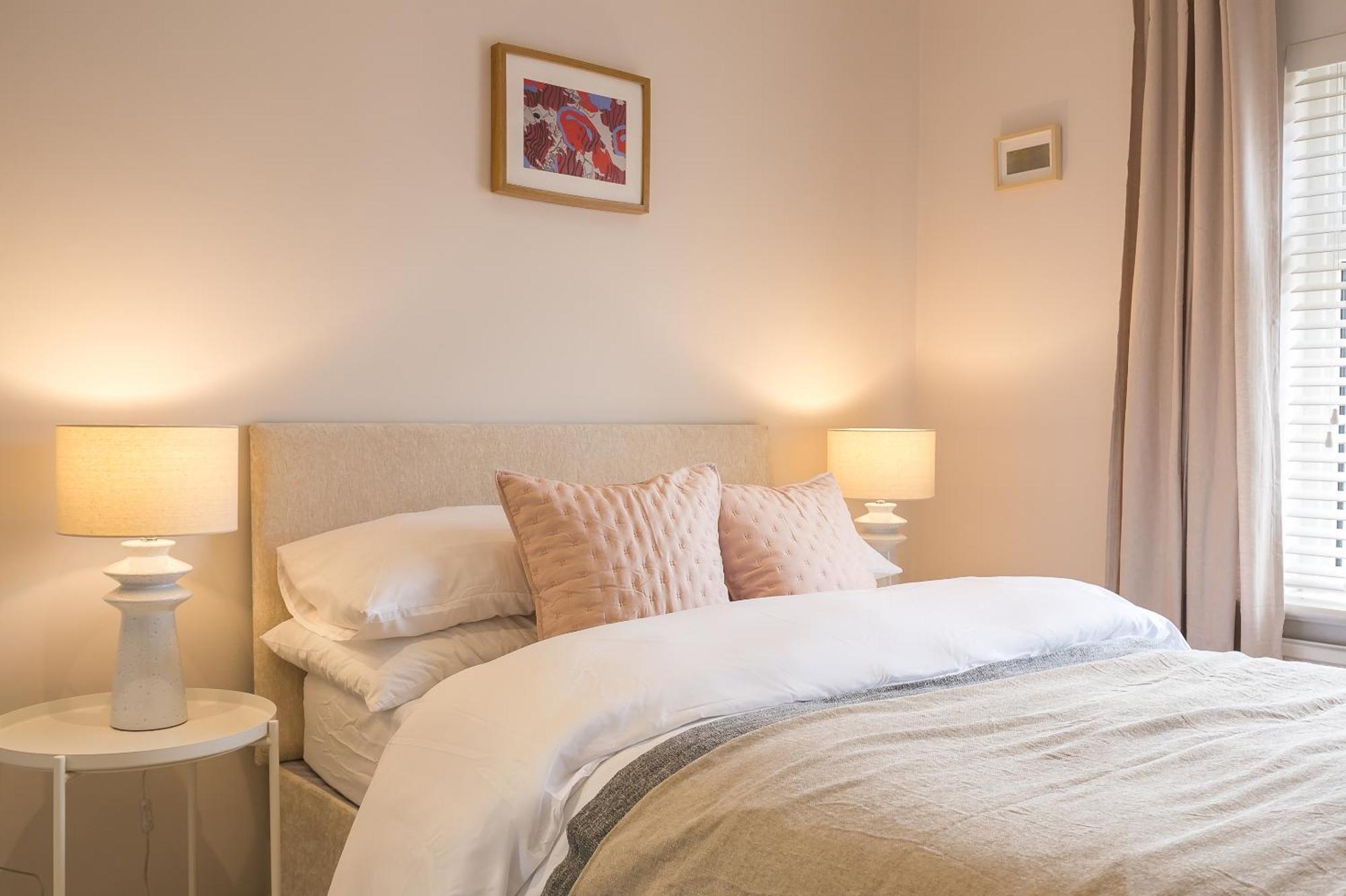 Spacious 4 Bedroom - Sleeps 8 Vakantiehuis