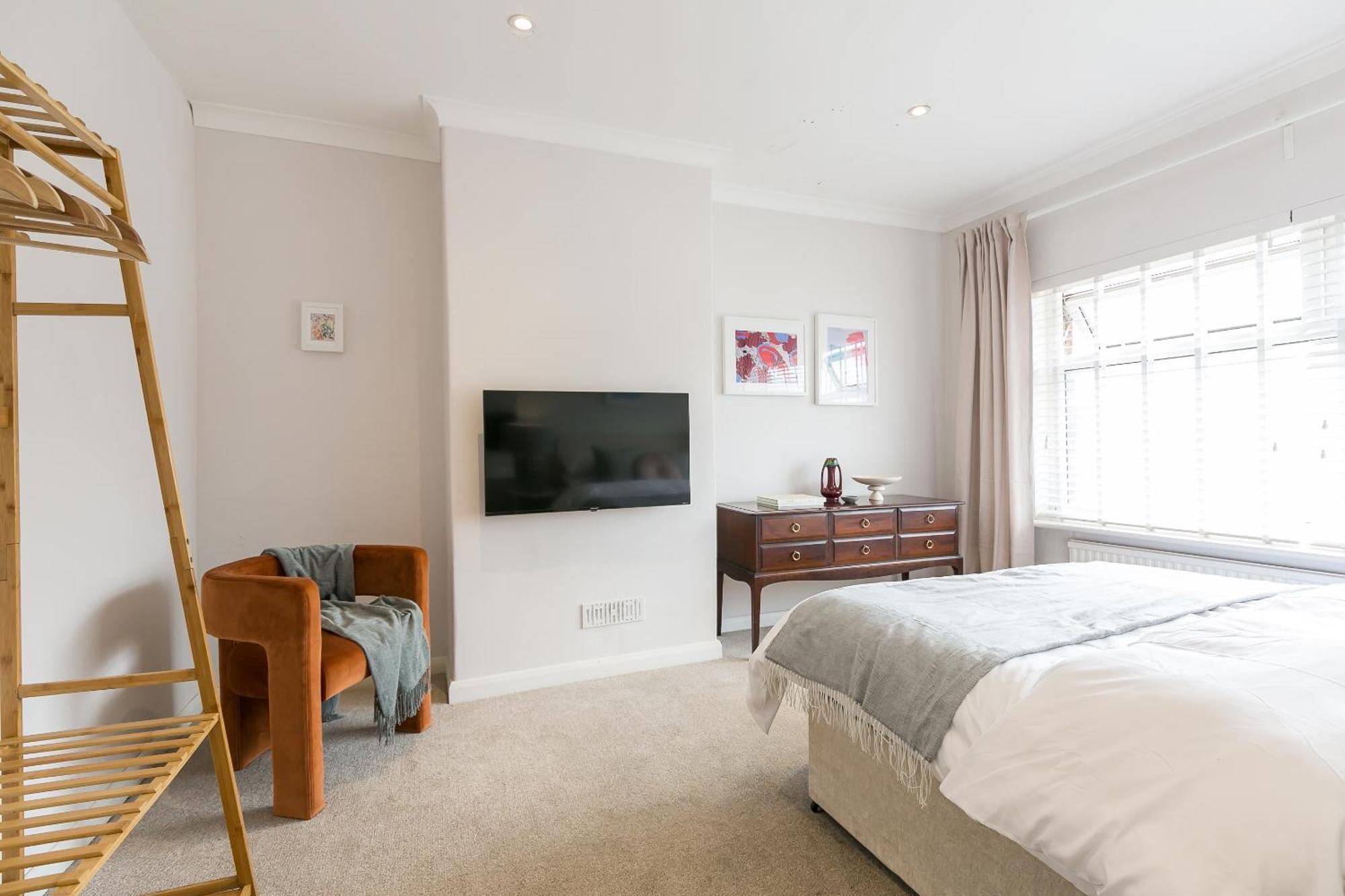 Spacious 4 Bedroom - Sleeps 8 Vakantiehuis *
