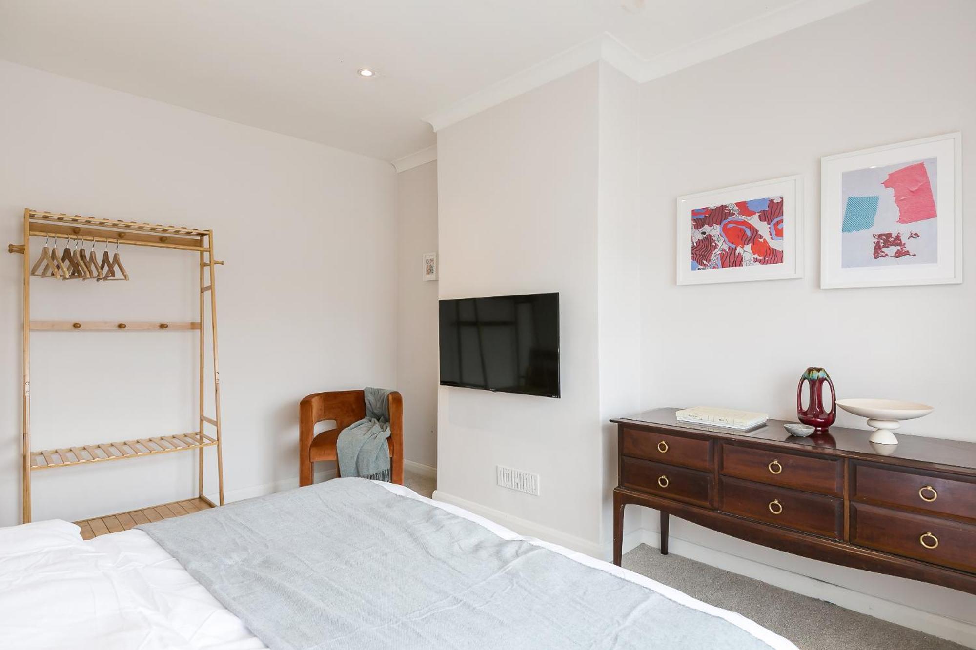 Spacious 4 Bedroom - Sleeps 8 * Manchester