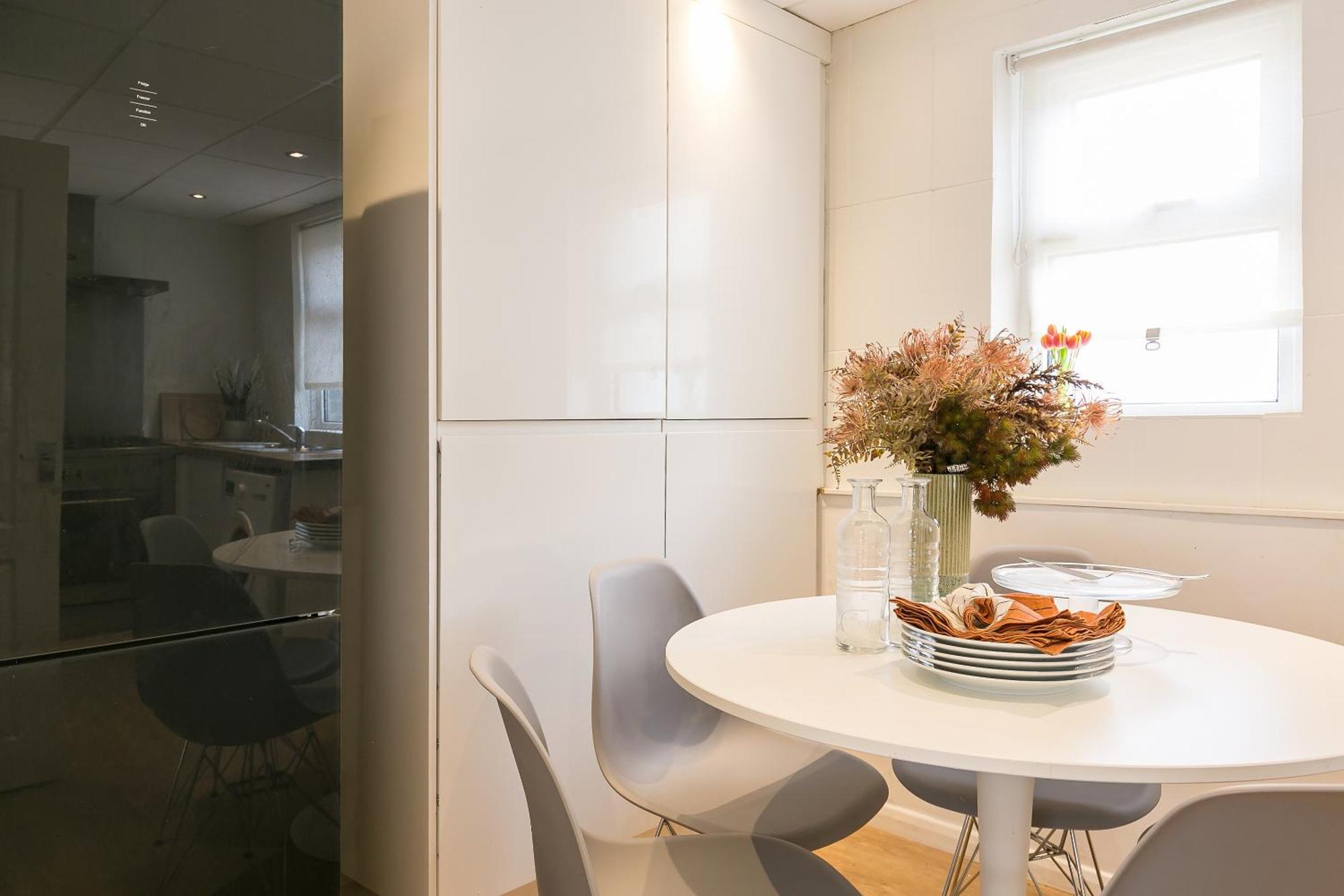 Spacious 4 Bedroom - Sleeps 8 *