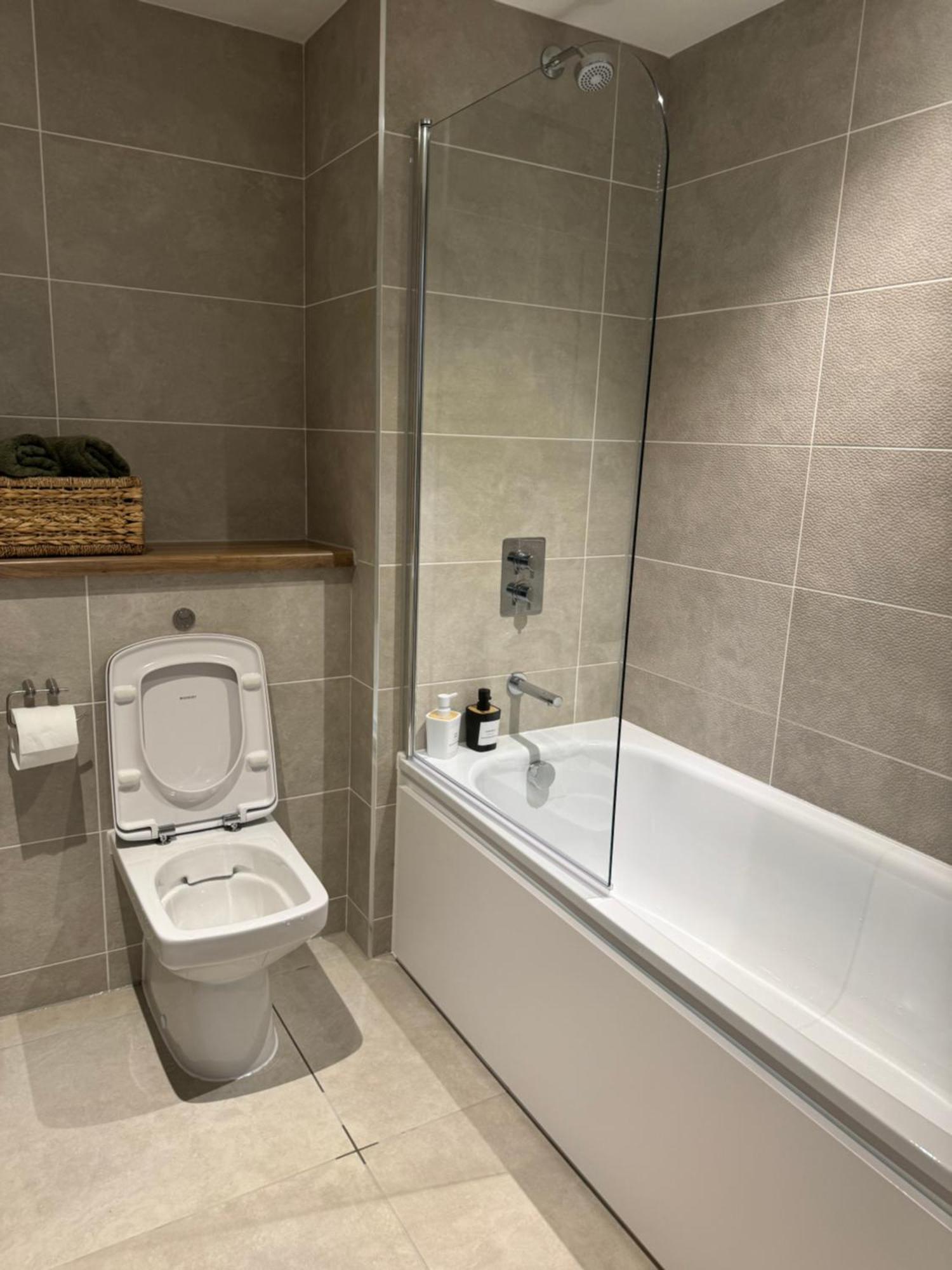 New Penthouse Height Flat, View Balcony, Free Gym & Minimalistic Apartment *