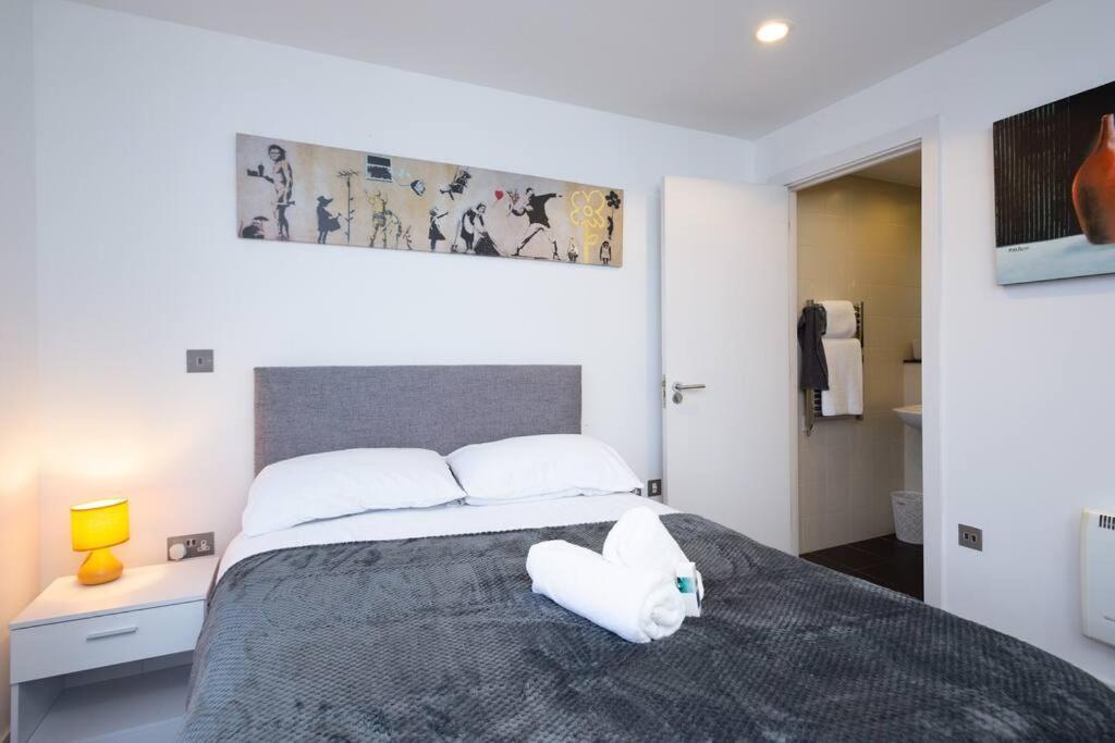 Stylish Mediacity 2bed, Sleeps 6, Amazing Views Manchester