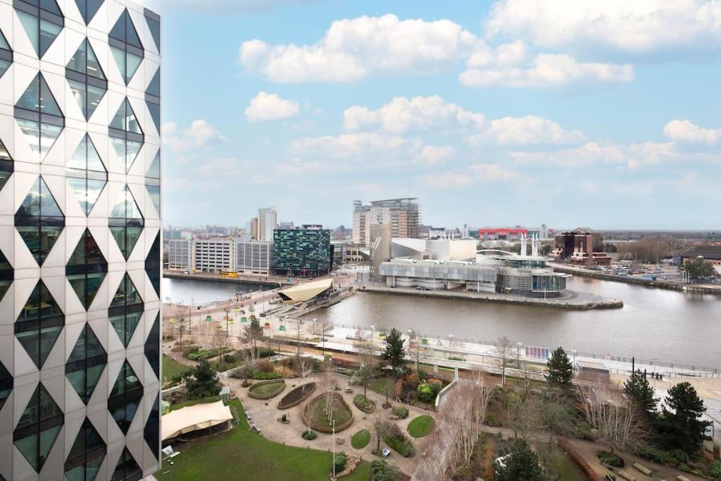 Stylish Mediacity 2bed, Sleeps 6, Amazing Views Manchester