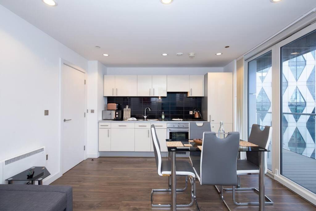 Stylish Mediacity 2bed, Sleeps 6, Amazing Views Appartement Manchester