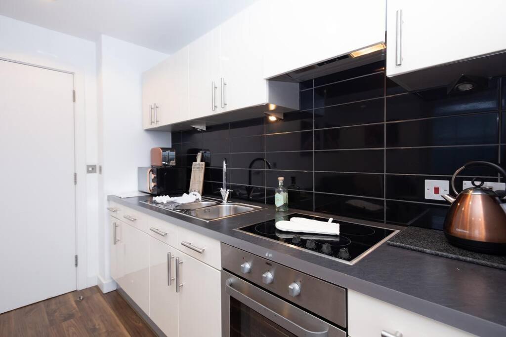 Stylish Mediacity 2bed, Sleeps 6, Amazing Views Manchester