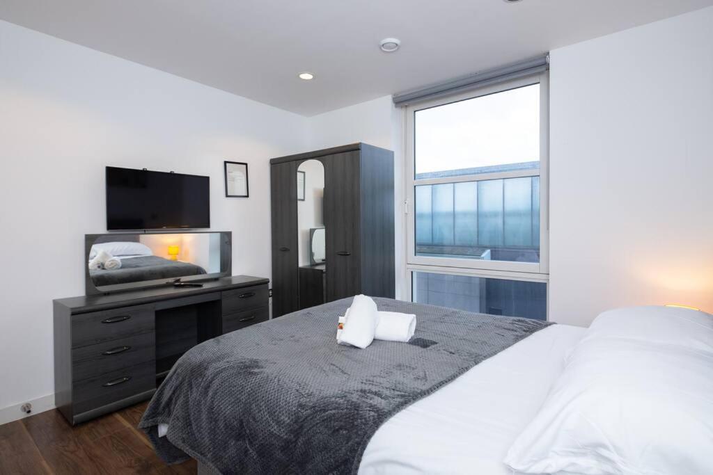 Stylish Mediacity 2bed, Sleeps 6, Amazing Views