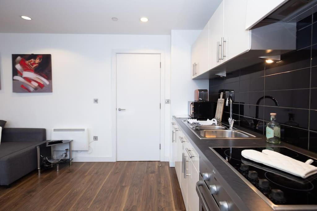 Stylish Mediacity 2bed, Sleeps 6, Amazing Views Appartement