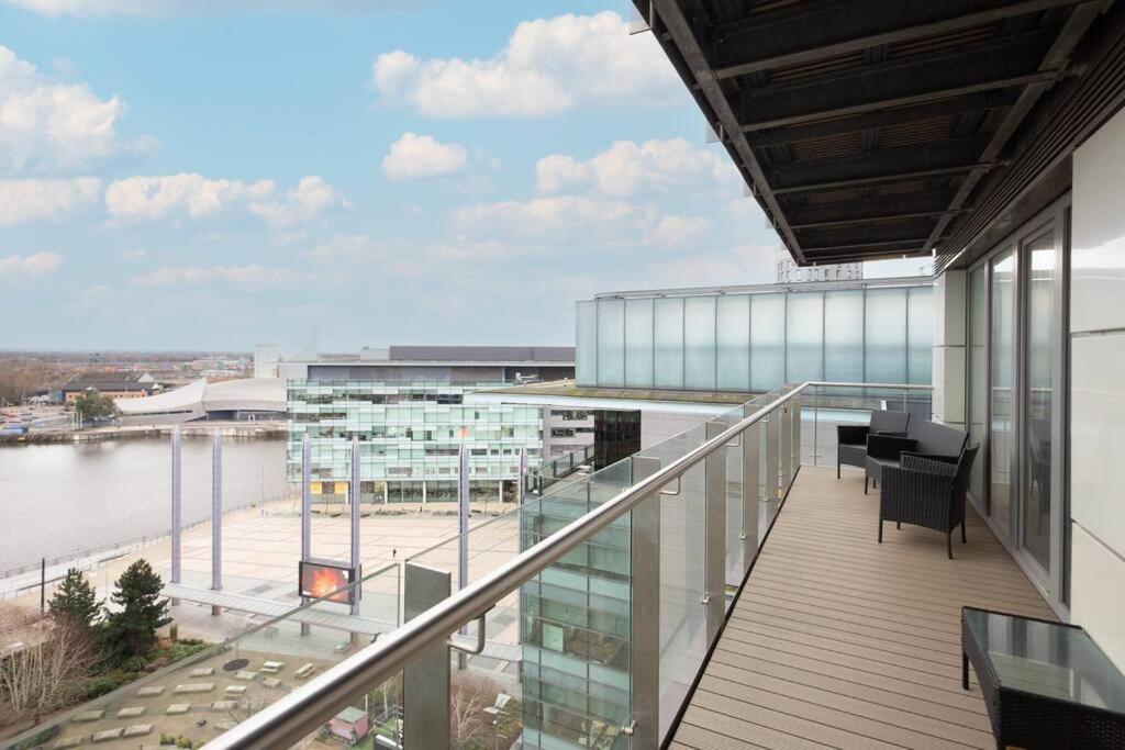 Stylish Mediacity 2bed, Sleeps 6, Amazing Views Manchester