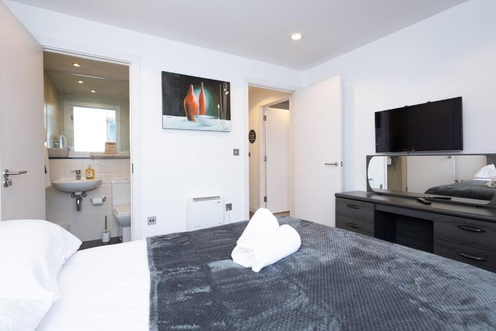 Stylish Mediacity 2bed, Sleeps 6, Amazing Views