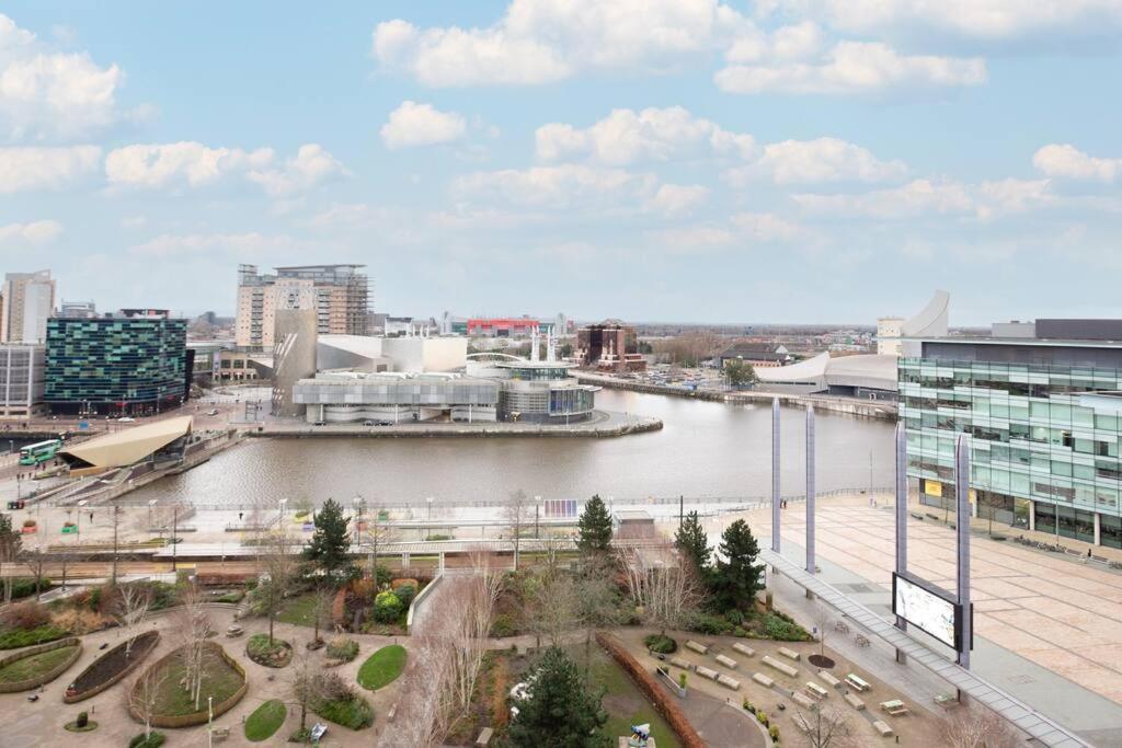 Stylish Mediacity 2bed, Sleeps 6, Amazing Views Manchester
