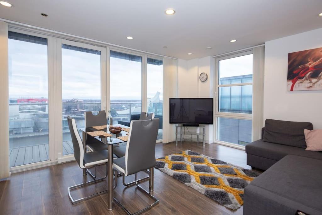 Stylish Mediacity 2bed, Sleeps 6, Amazing Views Appartement