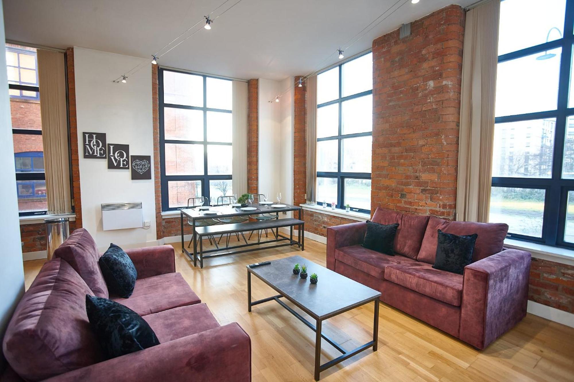 The Topaz Apartment *