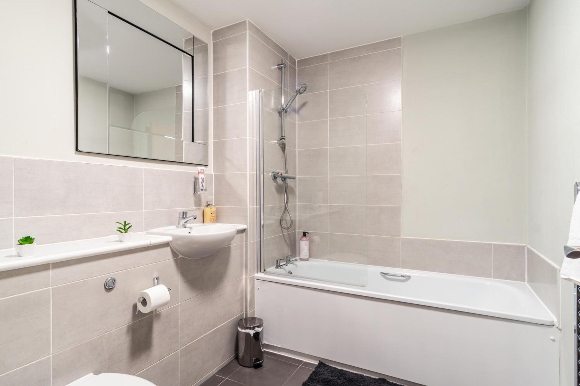 Prime Location 1 Bed Penthouse *