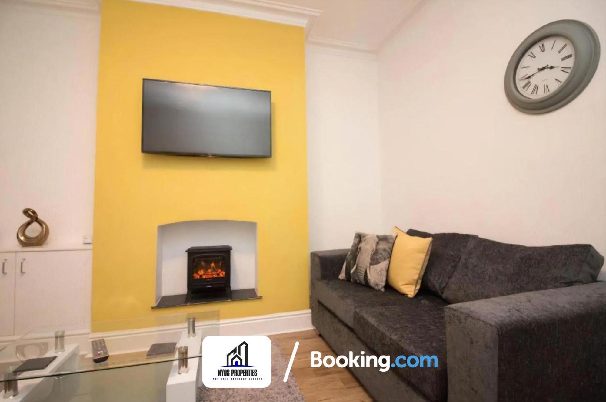 Apartment Modern Terrace: Serviced By Nyos Manchester