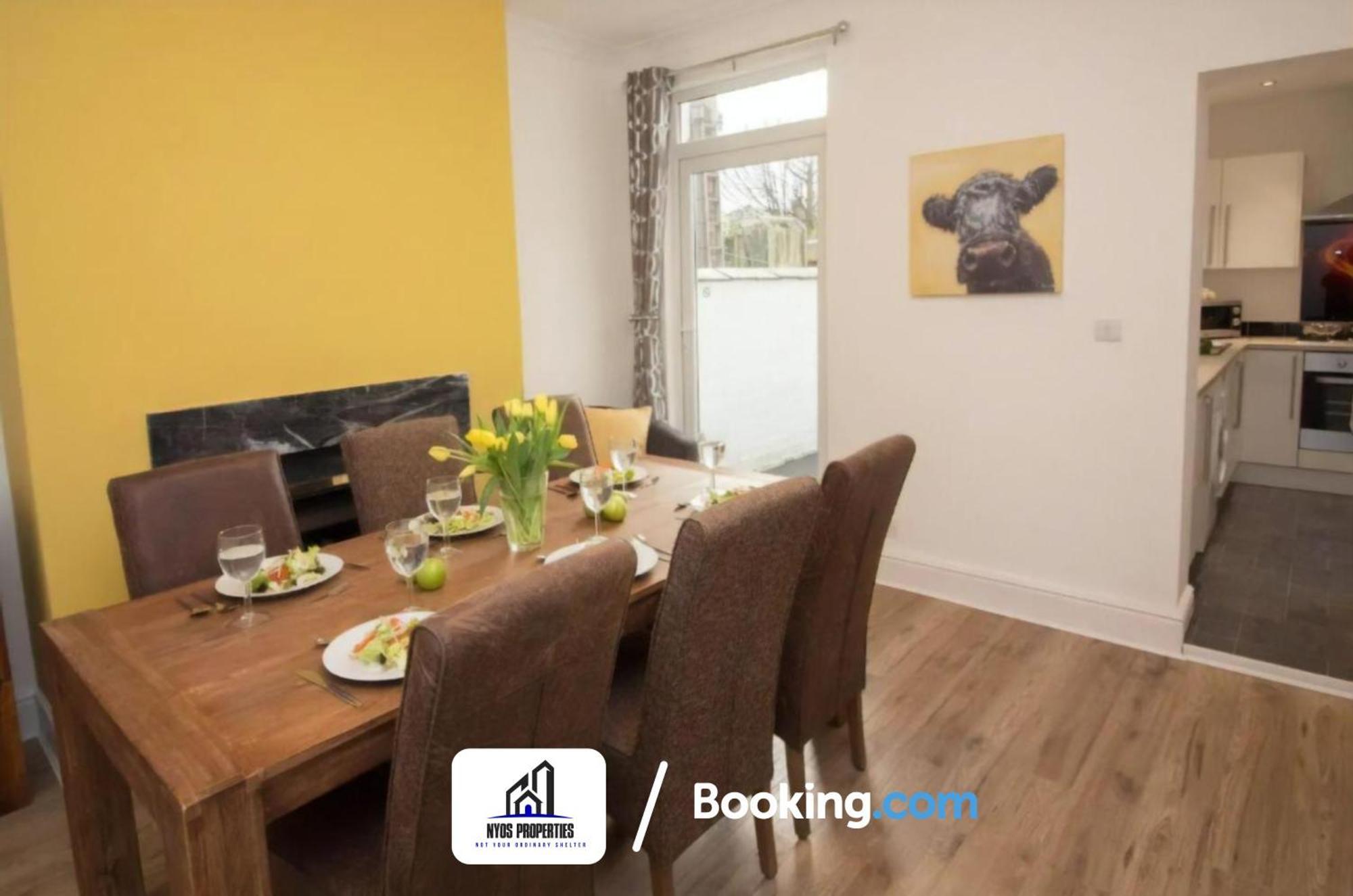Modern Terrace: Serviced By Nyos