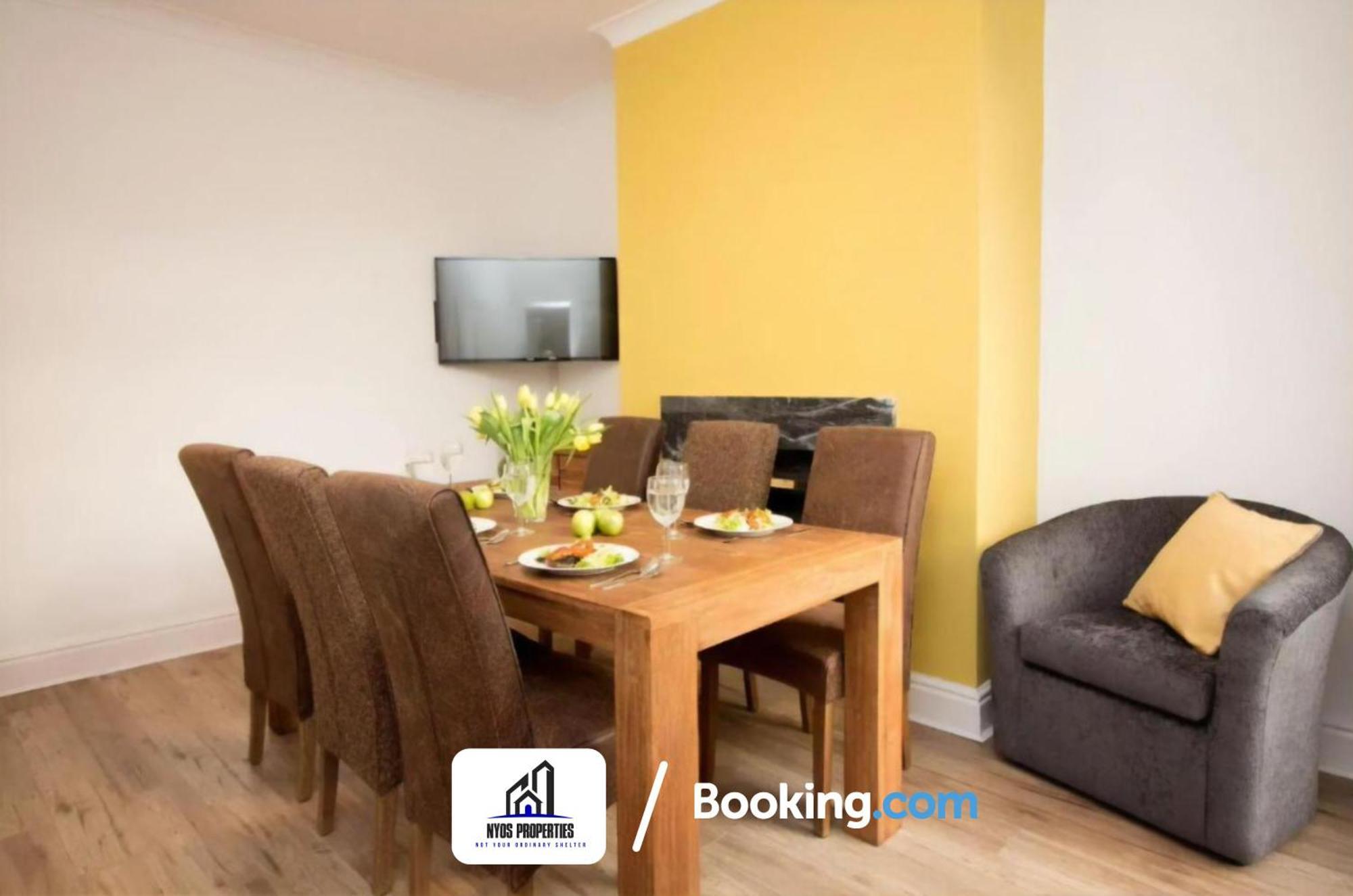 Modern Terrace: Serviced By Nyos *