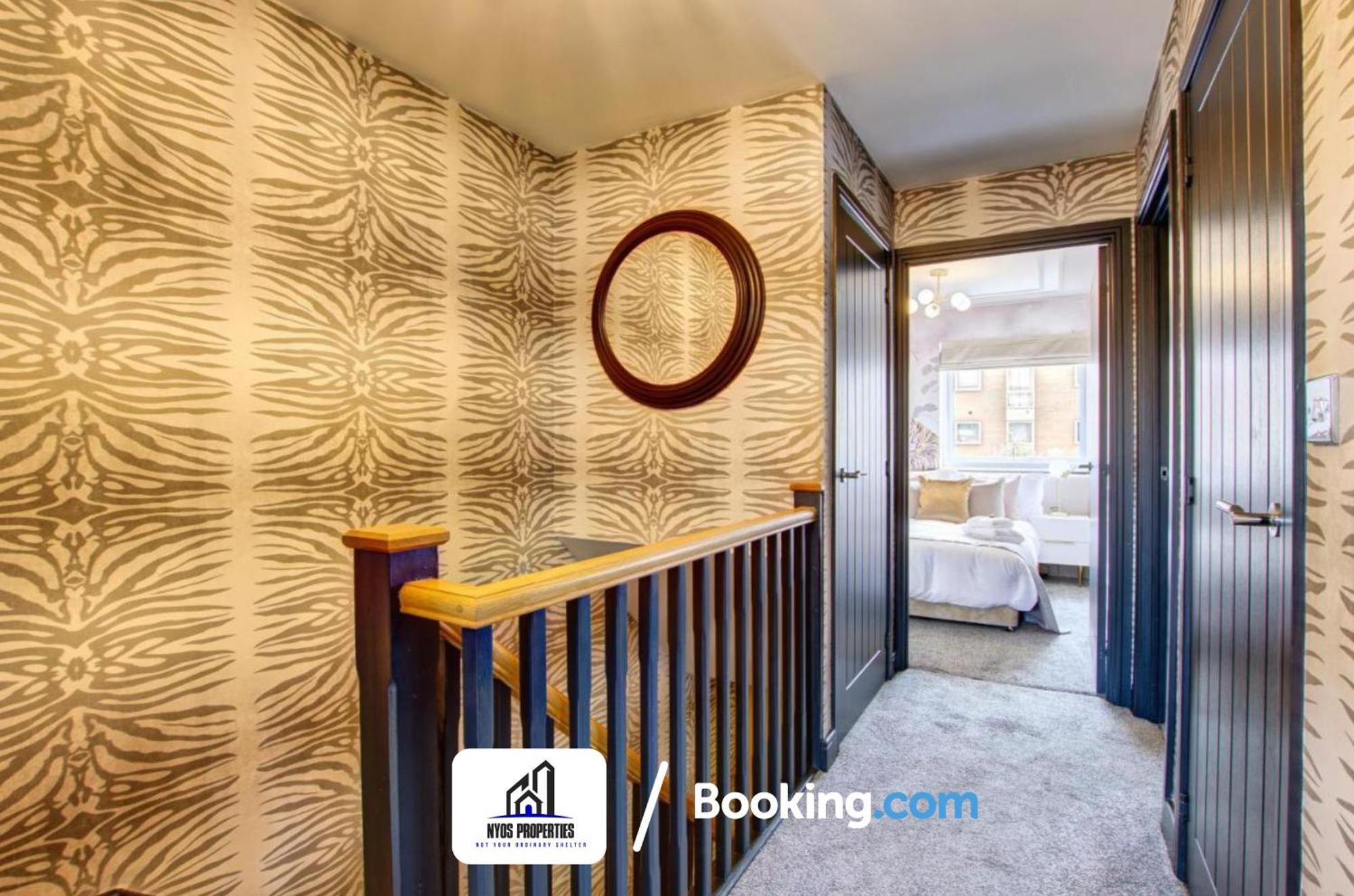 3 Bedroom By Nyos Short Lets & Serviced With Garden Vakantiehuis