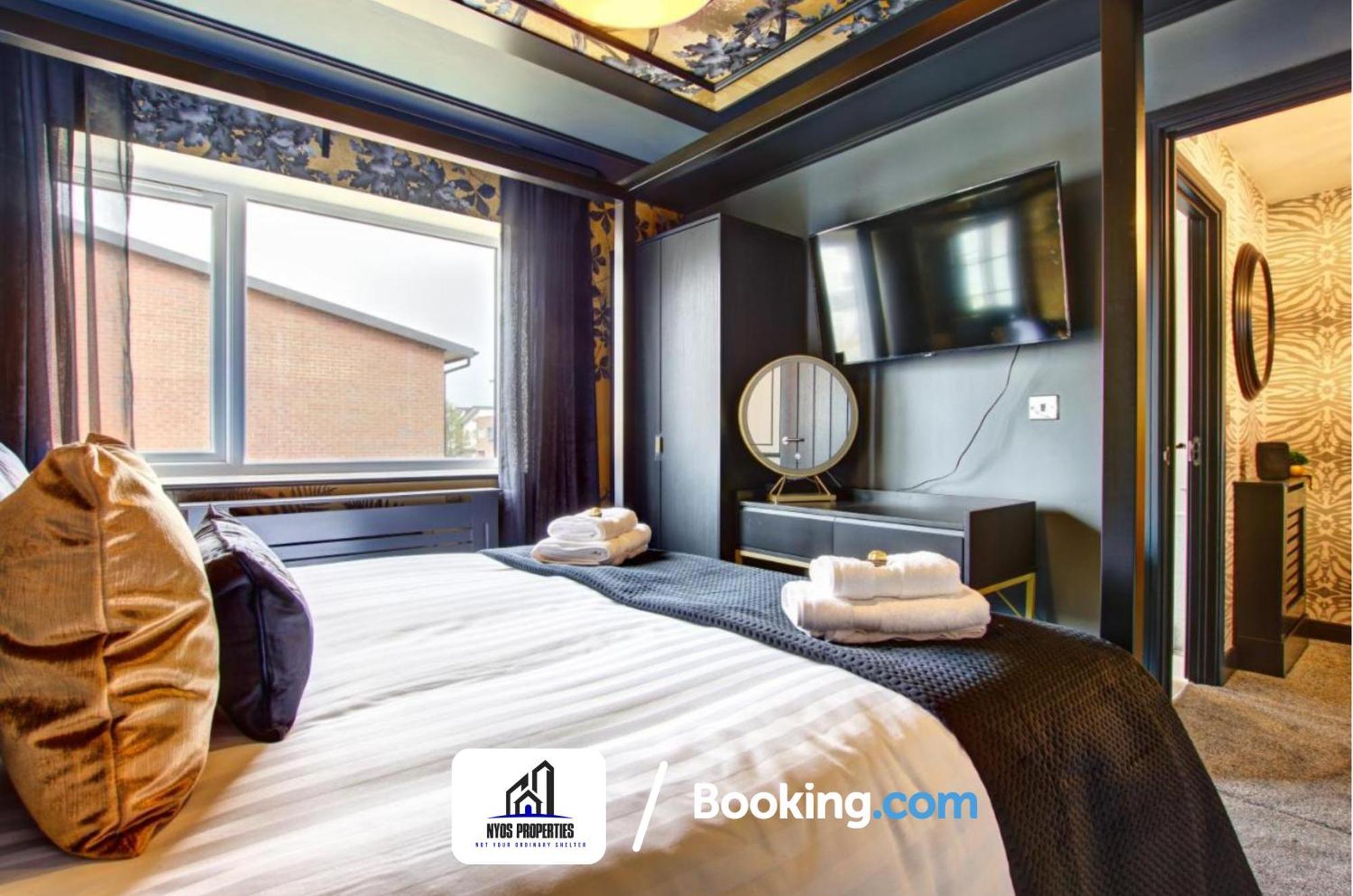 3 Bedroom By Nyos Short Lets & Serviced With Garden Vakantiehuis *