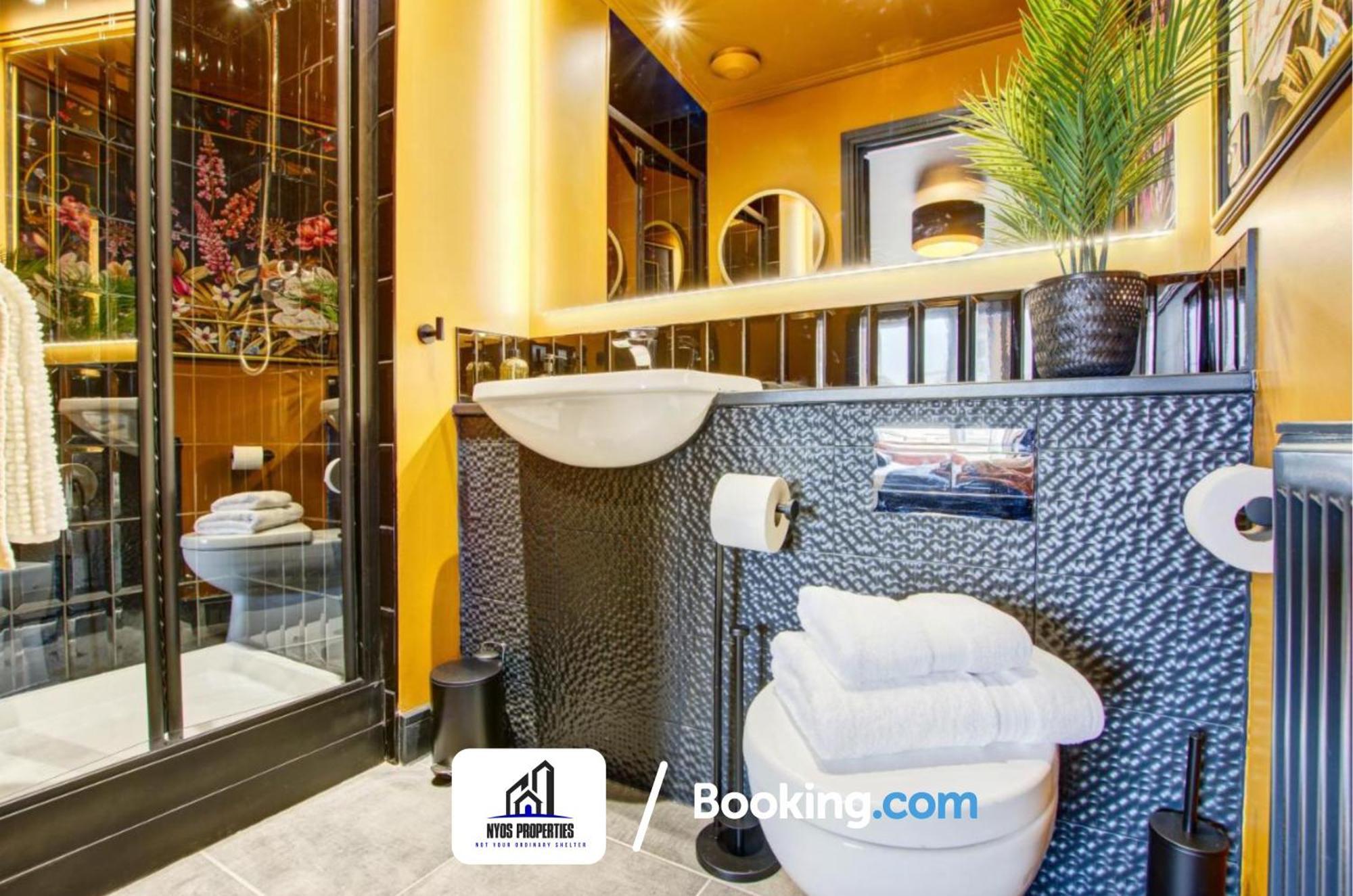 3 Bedroom By Nyos Short Lets & Serviced With Garden Vakantiehuis
