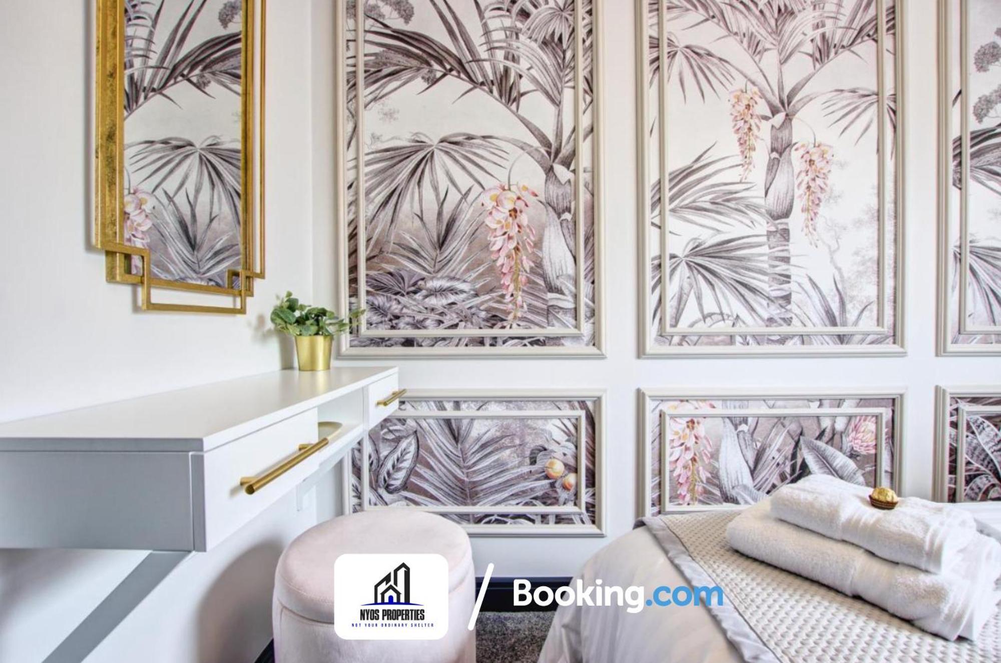 3 Bedroom By Nyos Short Lets & Serviced With Garden Vakantiehuis