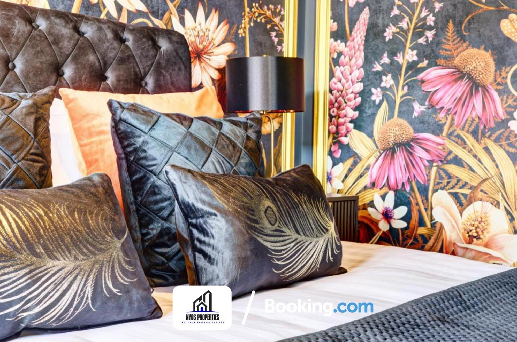 3 Bedroom By Nyos Short Lets & Serviced With Garden Vakantiehuis