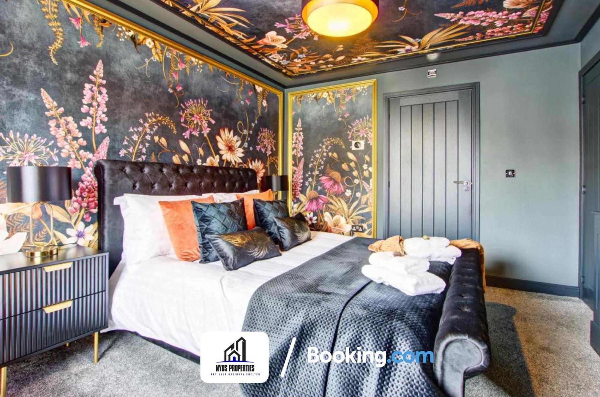 3 Bedroom By Nyos Short Lets & Serviced With Garden Vakantiehuis *