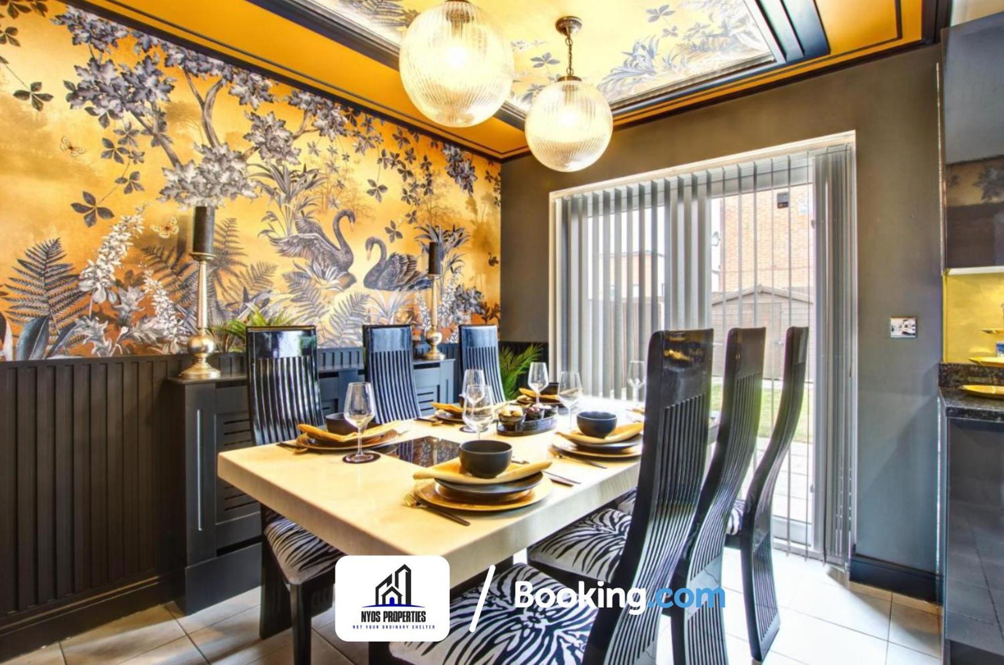 3 Bedroom By Nyos Short Lets & Serviced With Garden Vakantiehuis