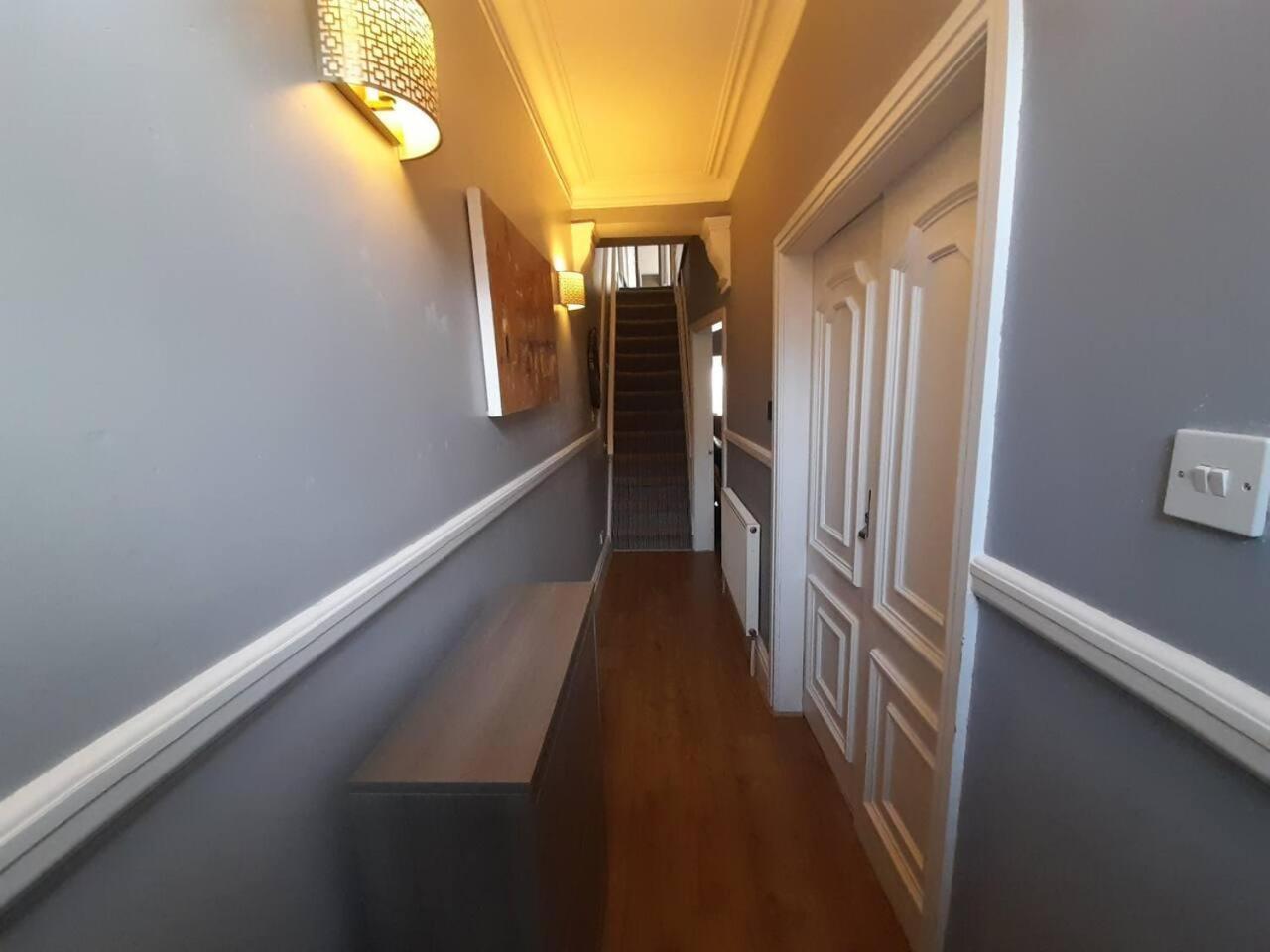 Stylish 4 Bed House - 15 Min To Centre * Manchester