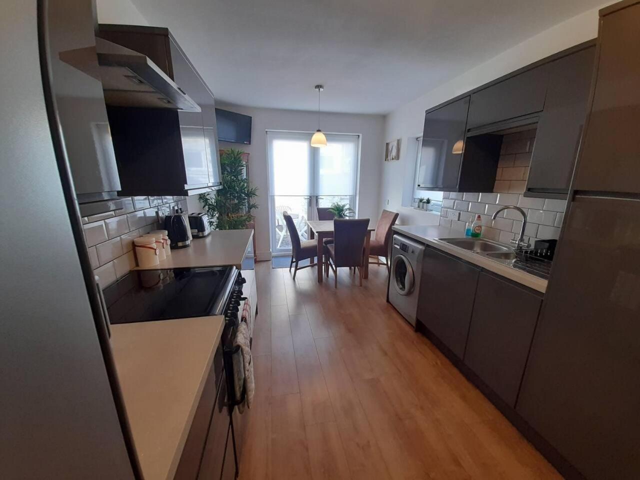 Vakantiehuis Stylish 4 Bed House - 15 Min To Centre *