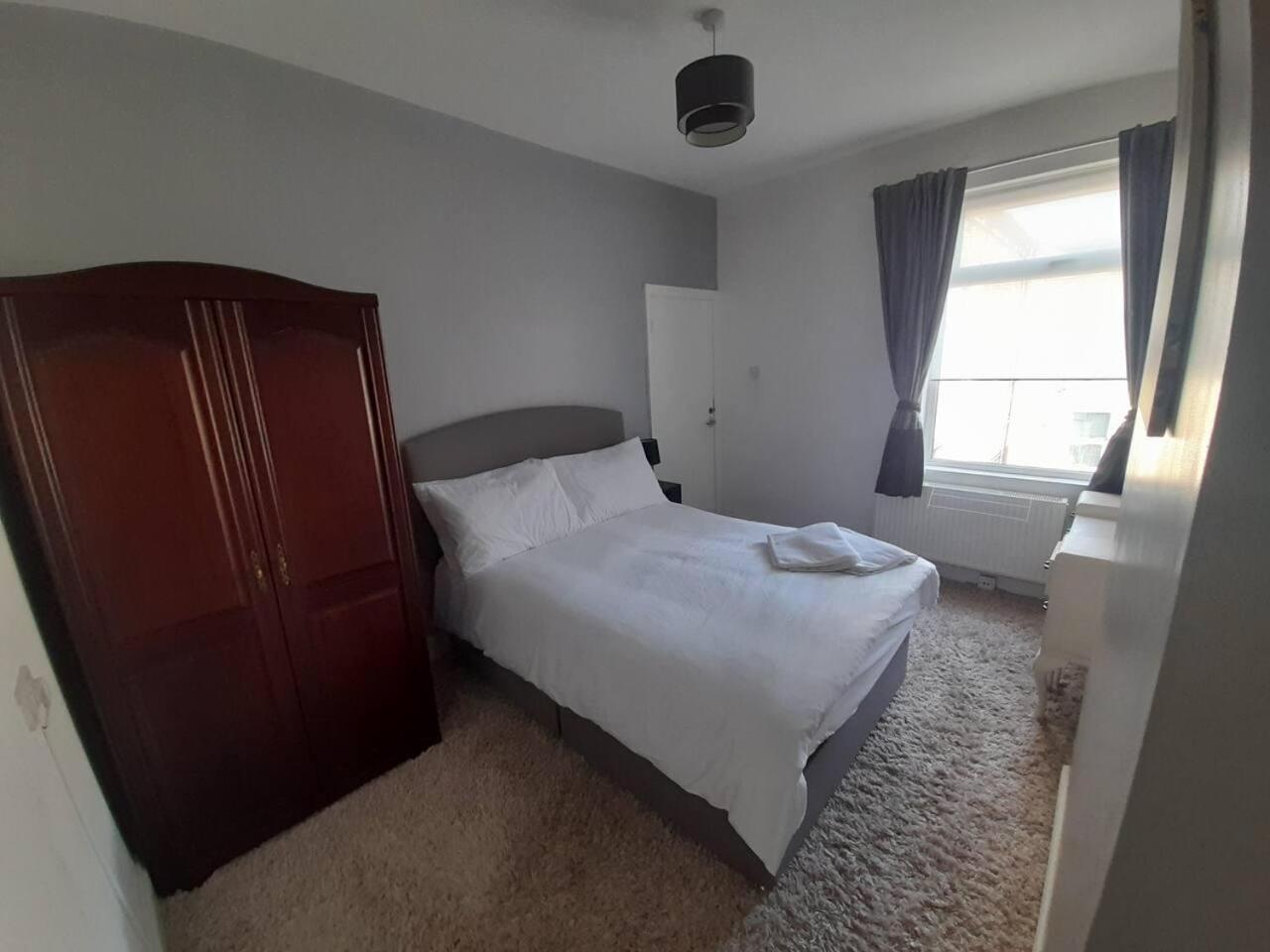 Stylish 4 Bed House - 15 Min To Centre *