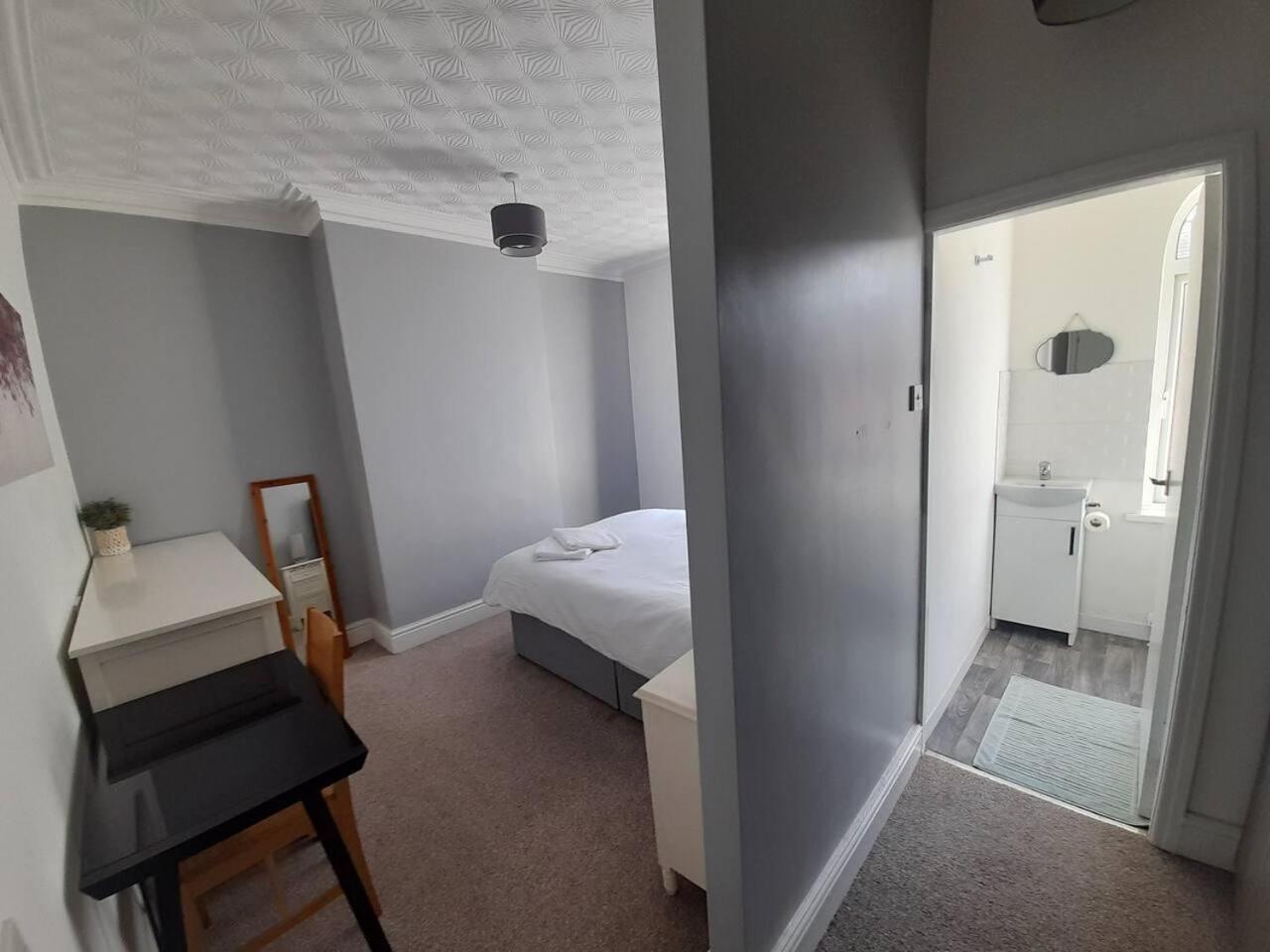 Vakantiehuis Stylish 4 Bed House - 15 Min To Centre