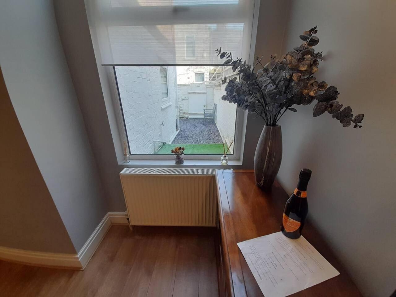 Vakantiehuis Stylish 4 Bed House - 15 Min To Centre Manchester