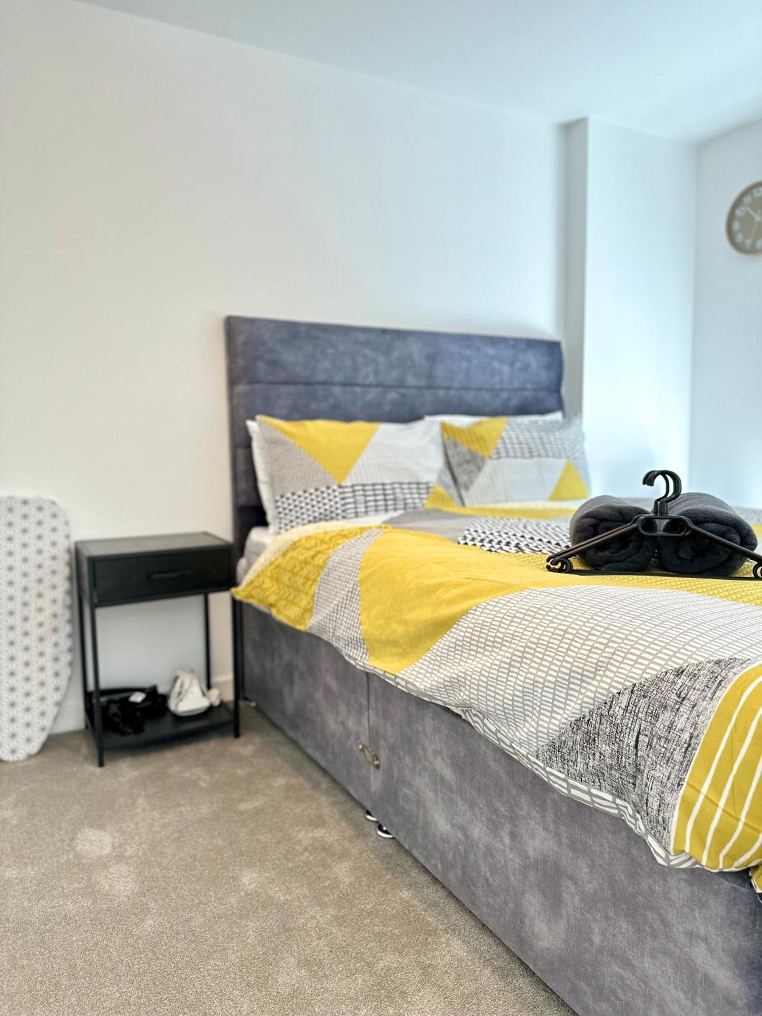 Fresh 2bed 2bath 2mins Drive To Man Utd Stadium Appartement Manchester