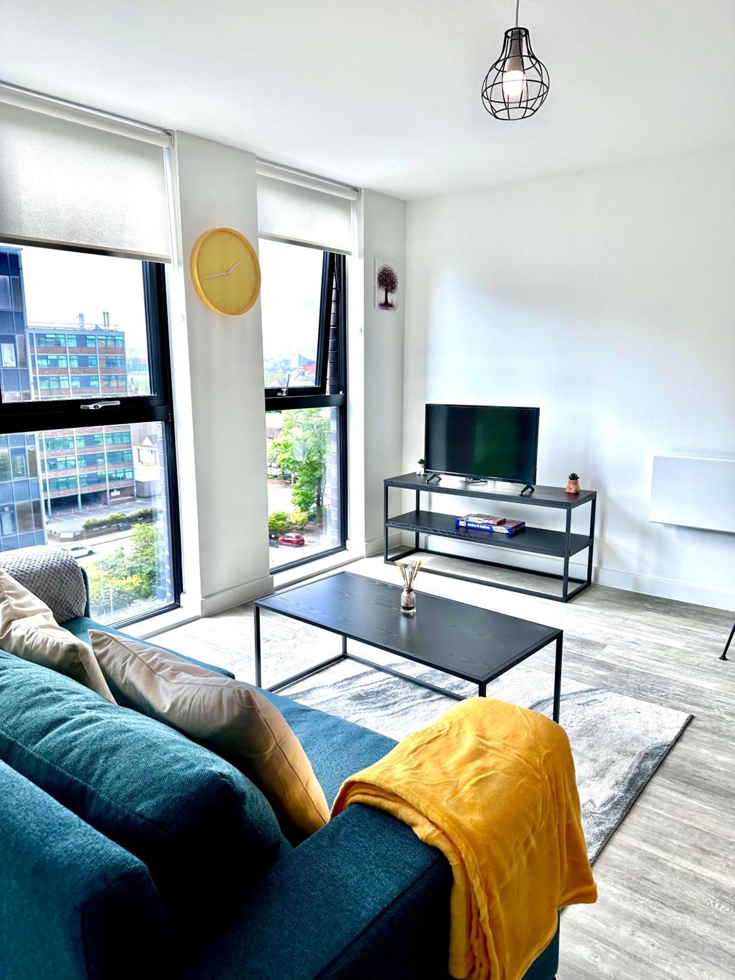 Fresh 2bed 2bath 2mins Drive To Man Utd Stadium Appartement *