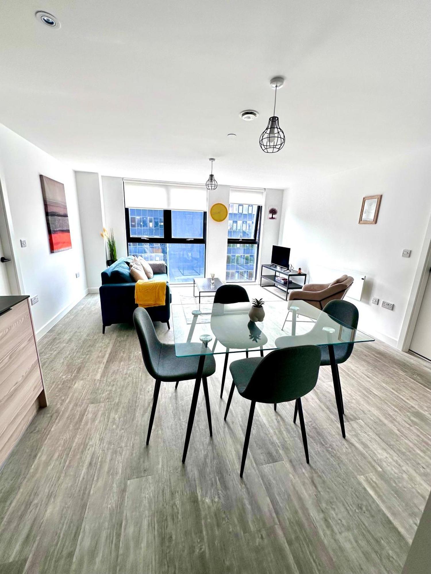 Fresh 2bed 2bath 2mins Drive To Man Utd Stadium