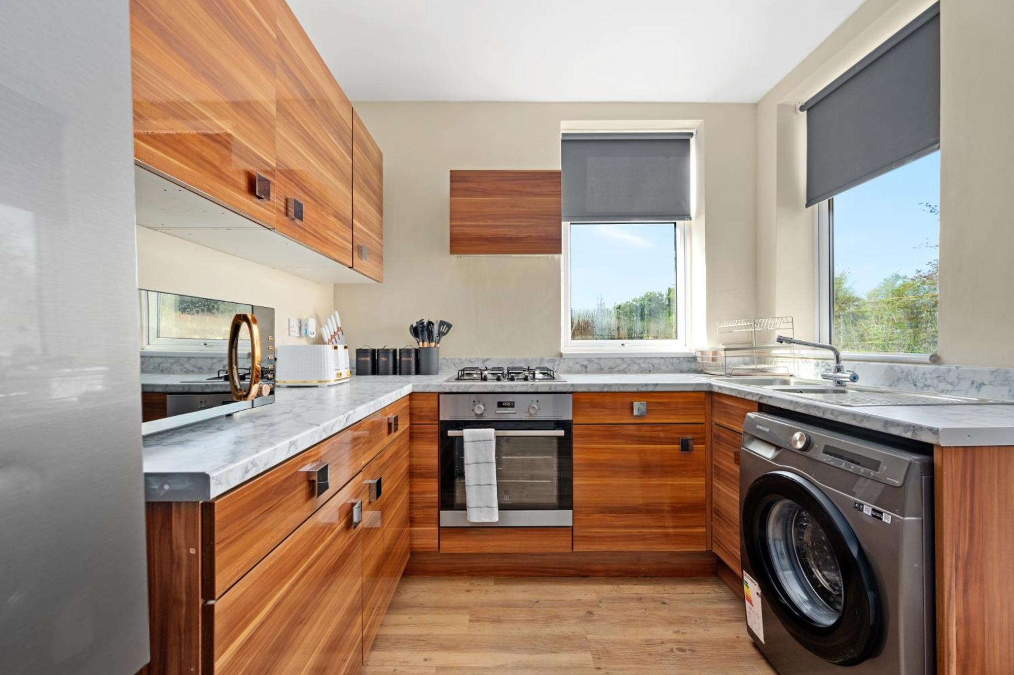 4 Bedroom House Near Centre Sleeps 10 * Manchester