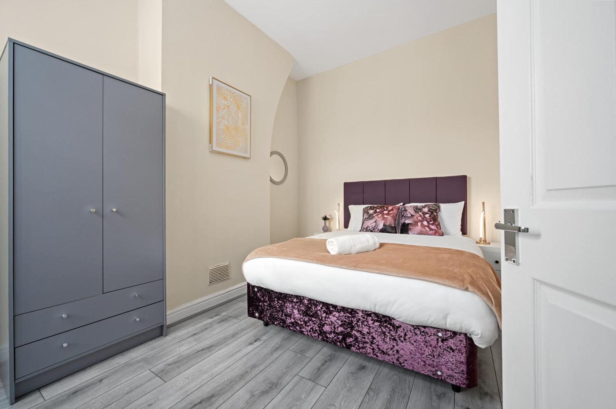 4 Bedroom House Near Centre Sleeps 10