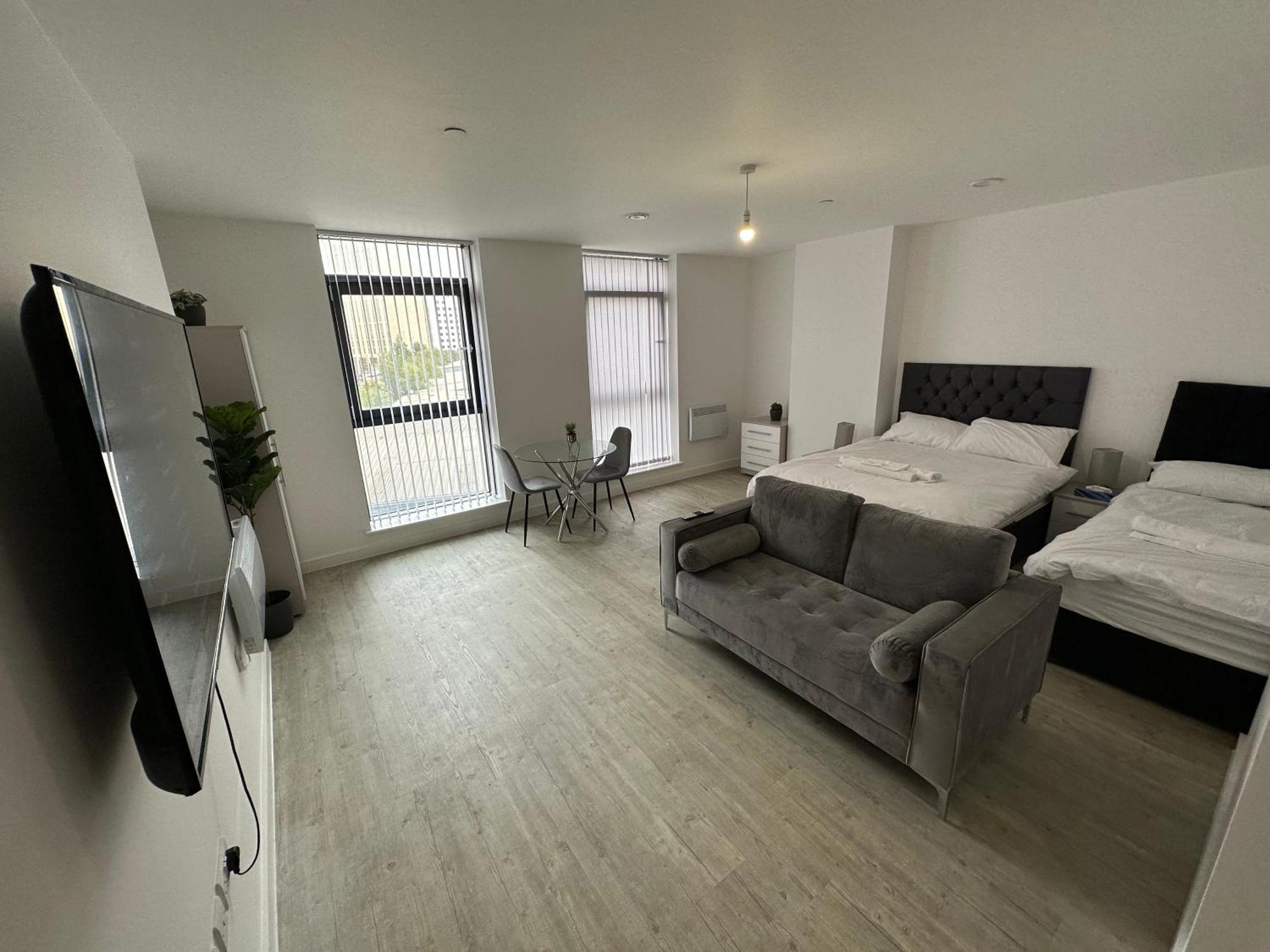 Old Trafford Studio Apartment *