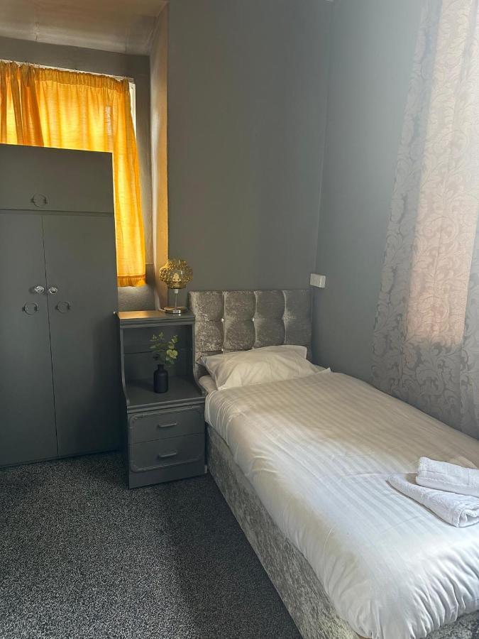 - Free Parking Guest house Manchester