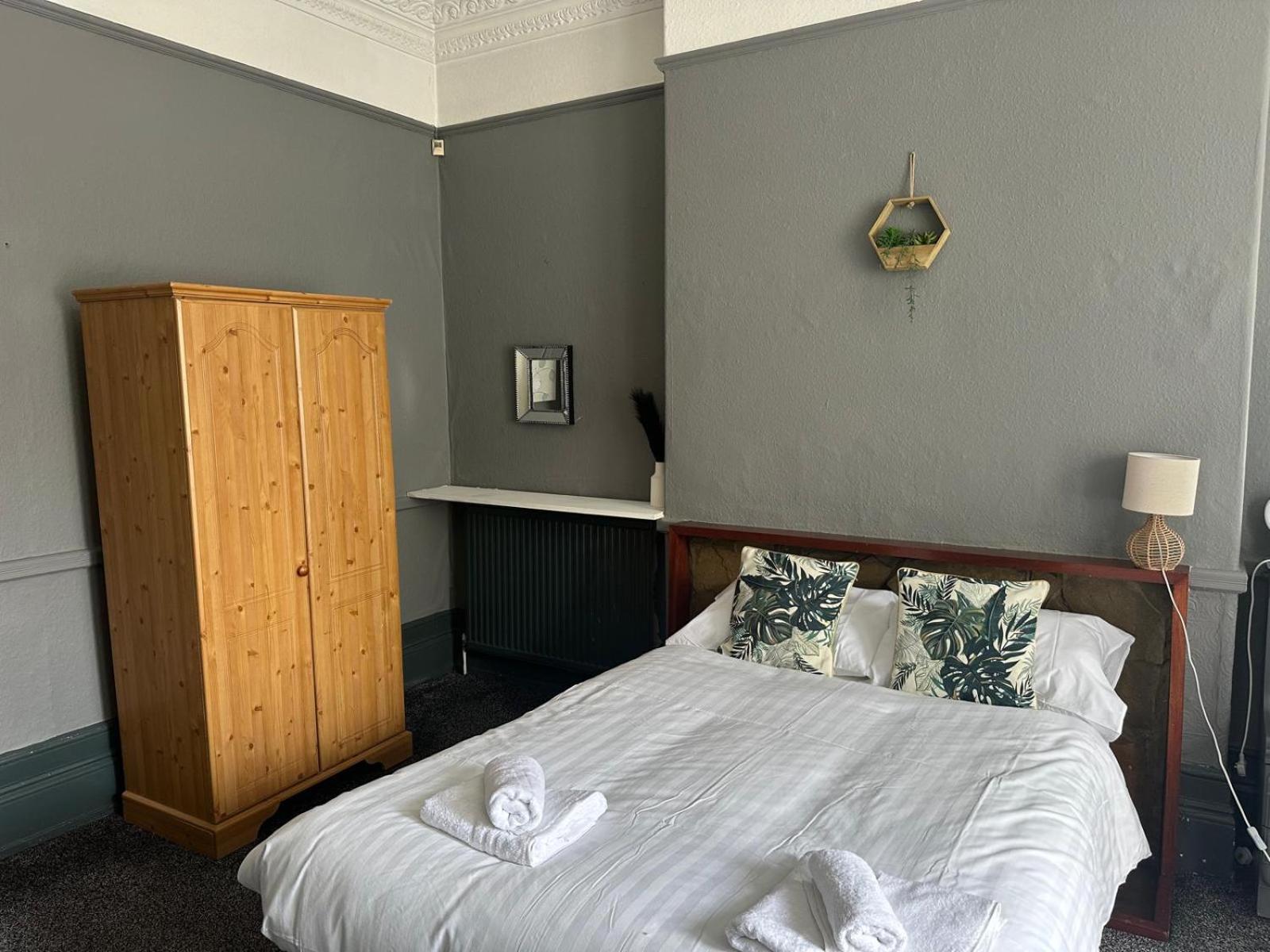 Guest house - Free Parking *