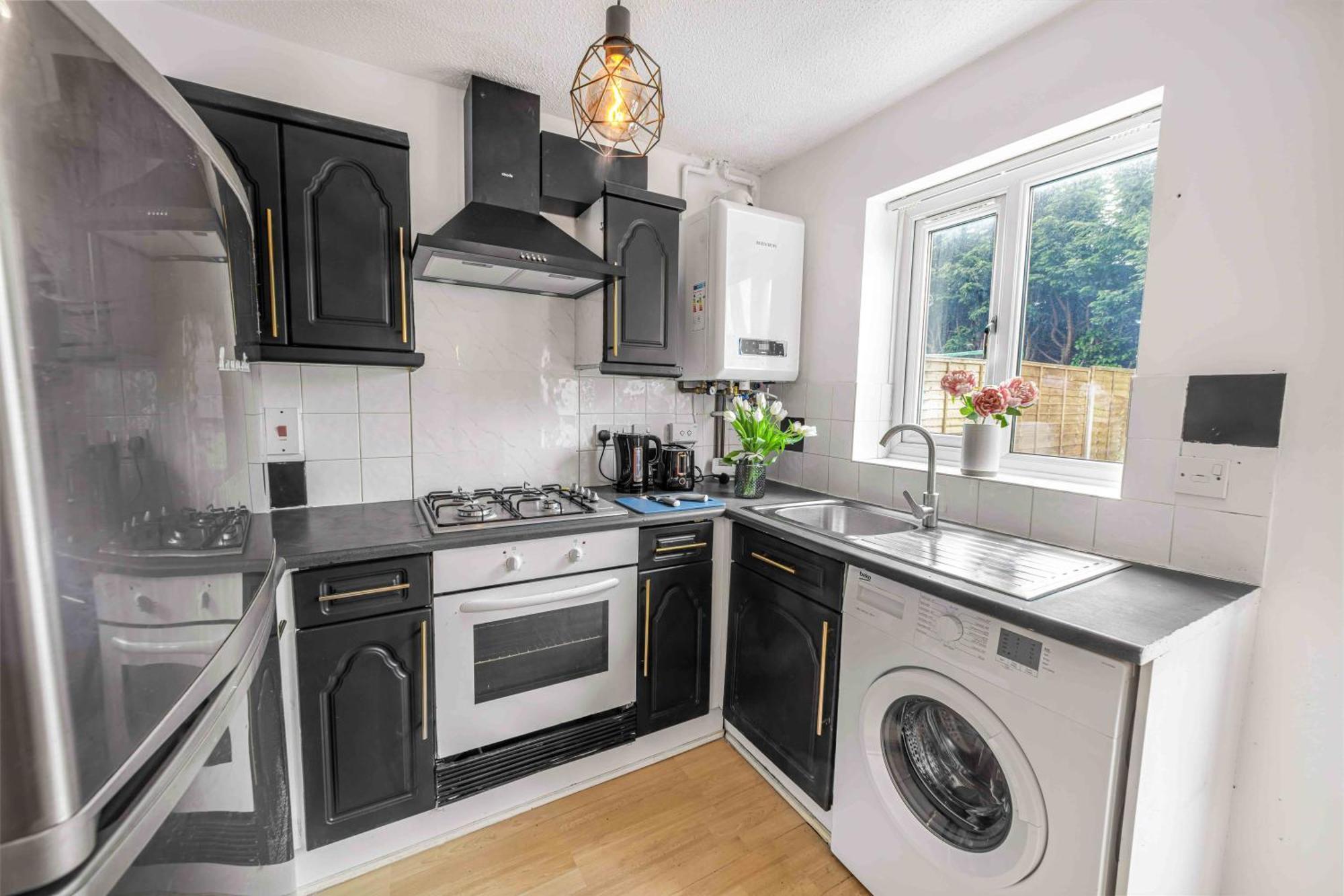 Centre House, Perfect For Long Stays! Parking, Wifi, Outdoor Space Holiday home *